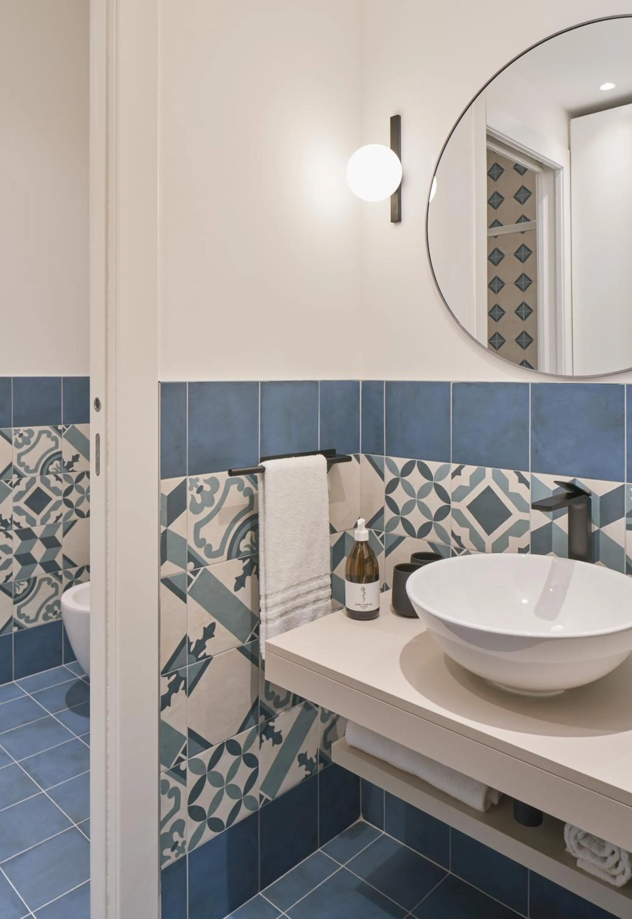 Bathroom in URBANAUTS STUDIOS Minelli