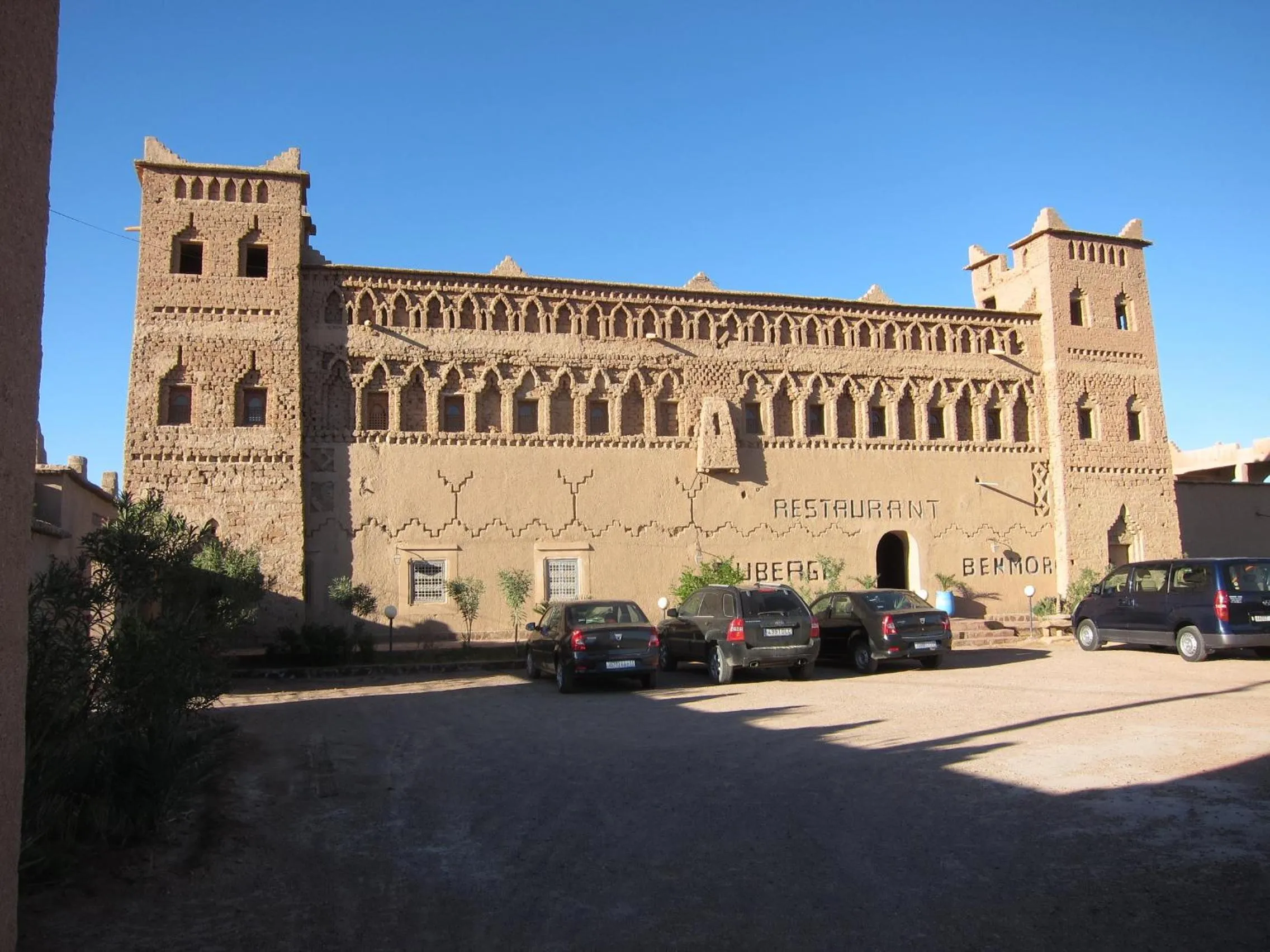 Parking in Auberge Famille Benmoro