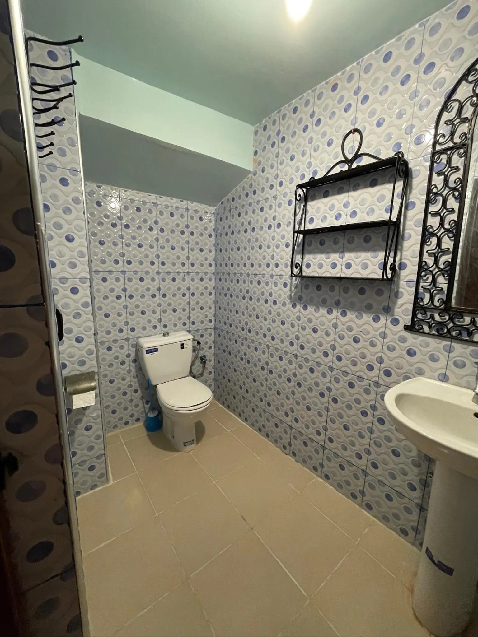 Toilet in Auberge Famille Benmoro