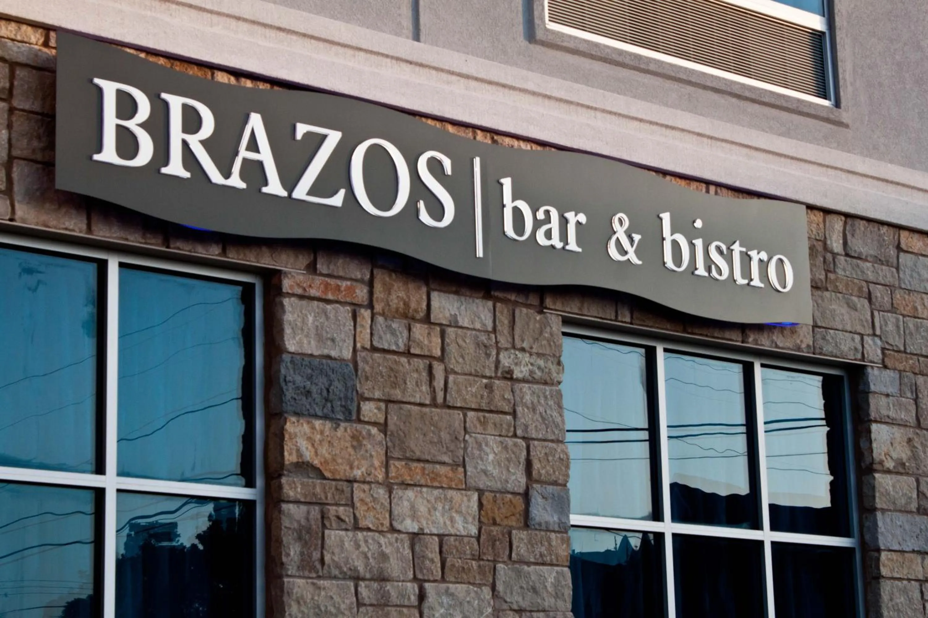 Restaurant/places to eat in Hotel Indigo Waco by IHG