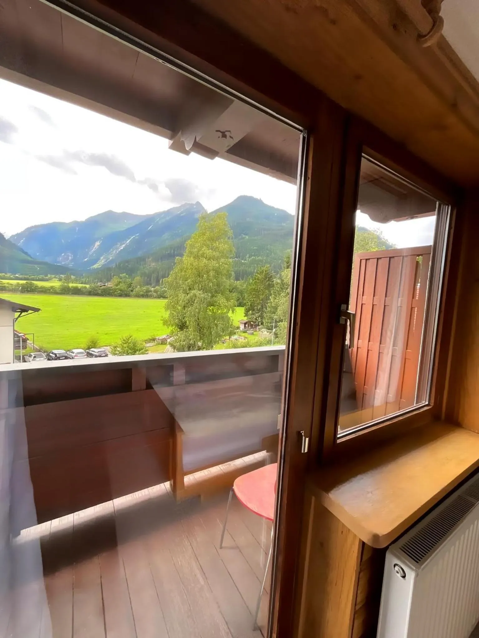 Day in Hotel Wildrose