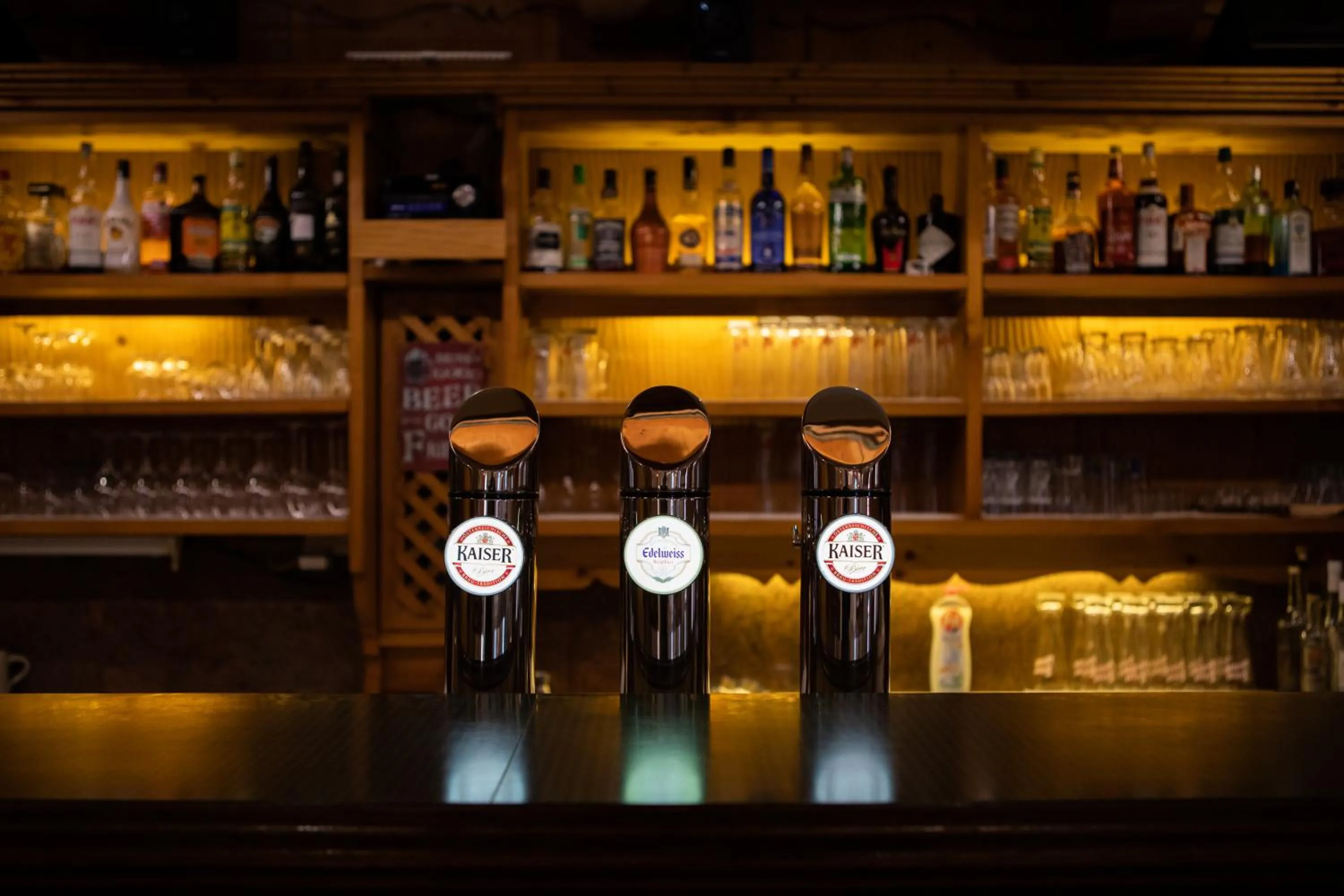 Restaurant/places to eat in Hotel Wildrose