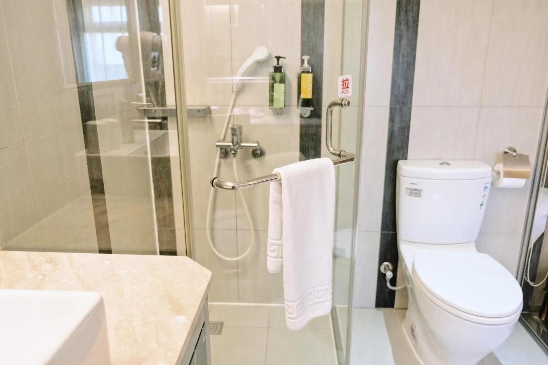 Shower in 友愛京賞國際大飯店 Yoai Jing Shang Hotel