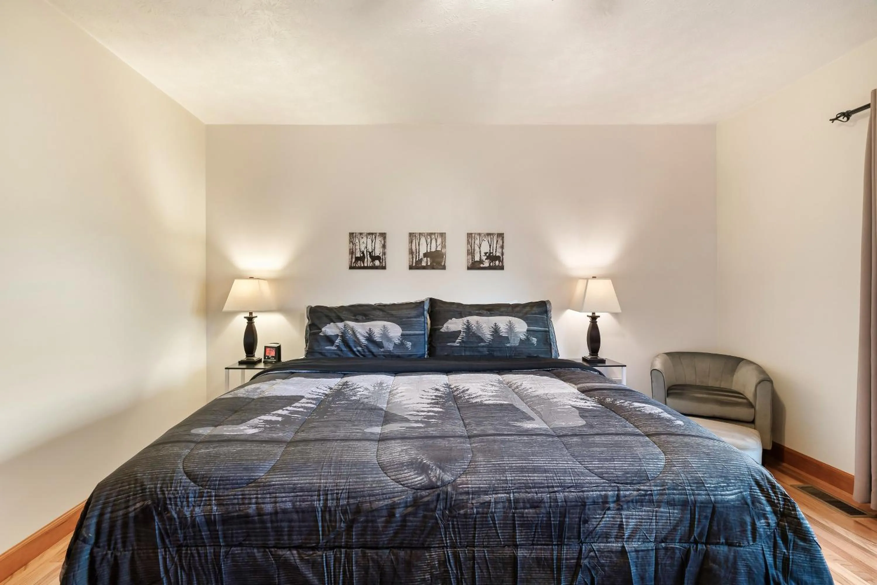 Bed in Berry Springs Lodge