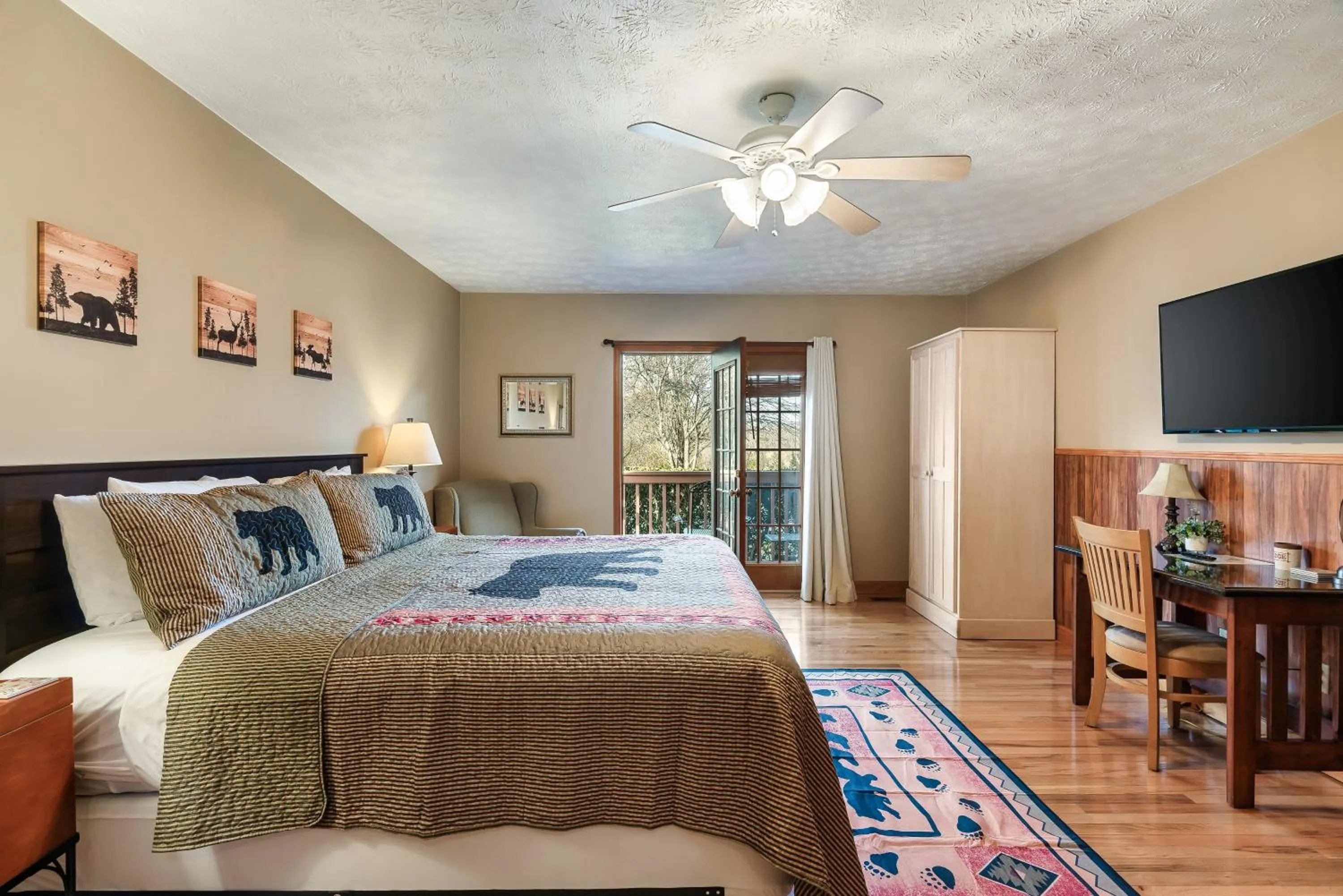 Bed in Berry Springs Lodge