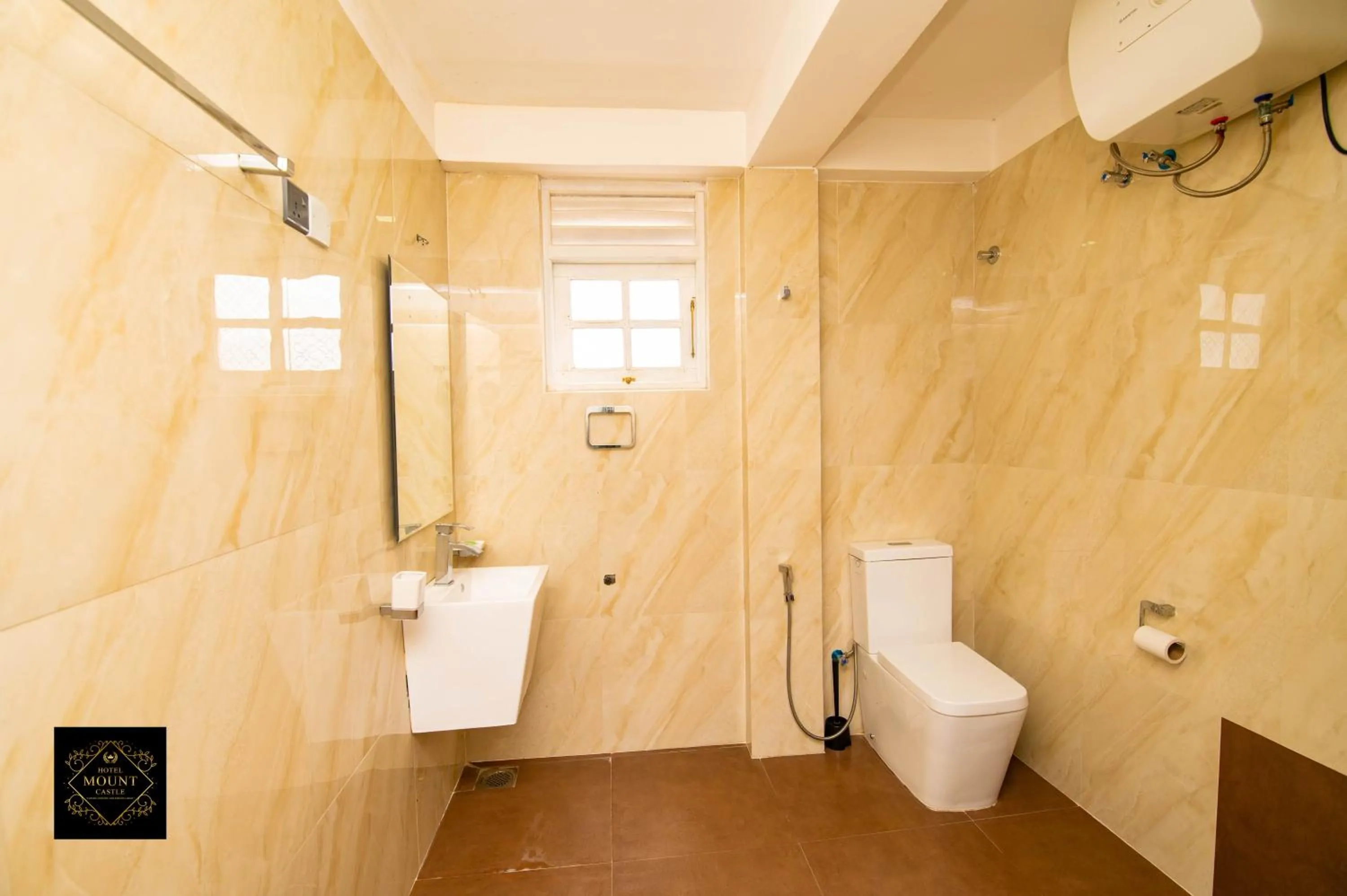 Shower in Hotel Mount Castle