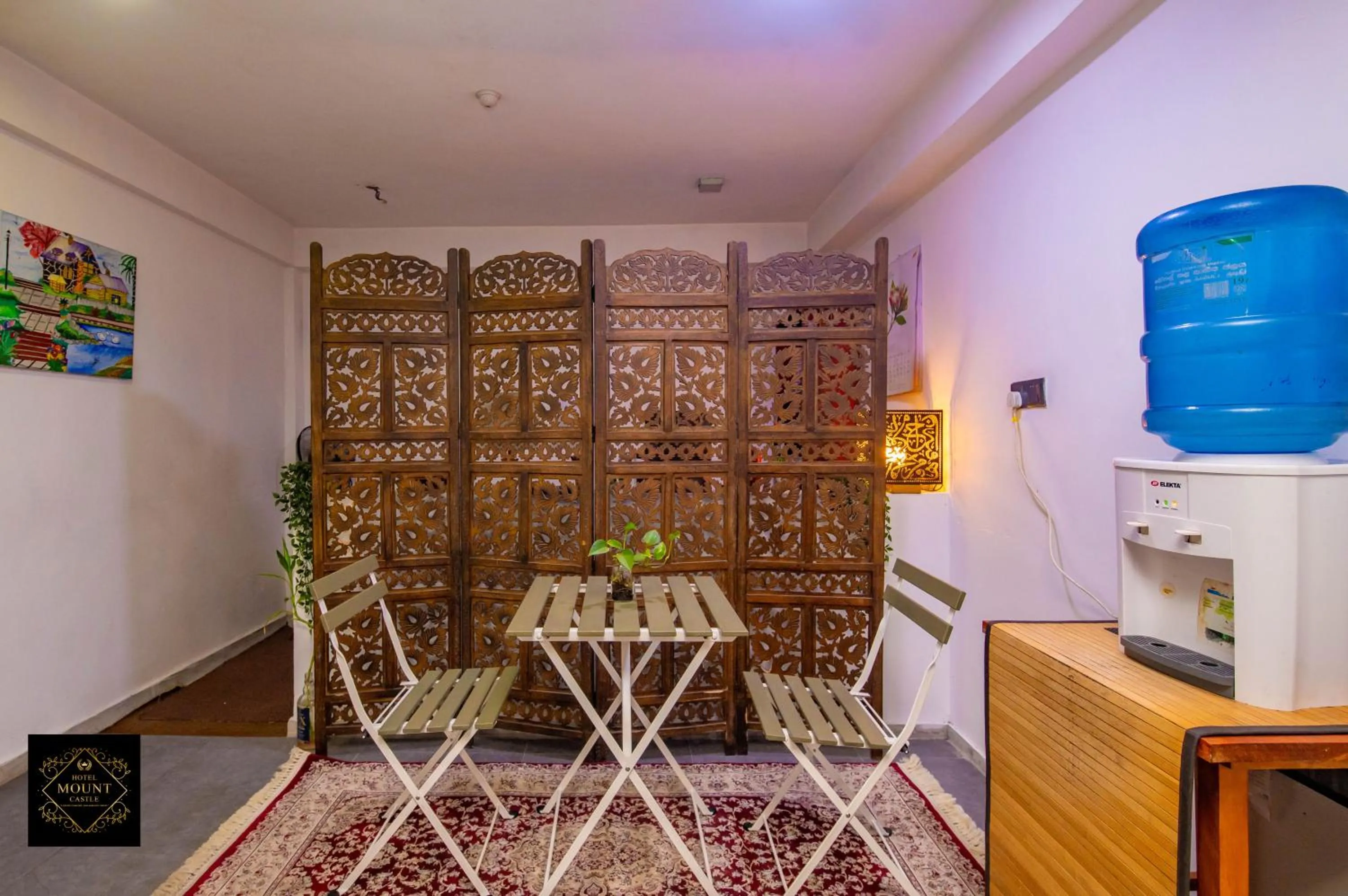 Restaurant/places to eat in Hotel Mount Castle