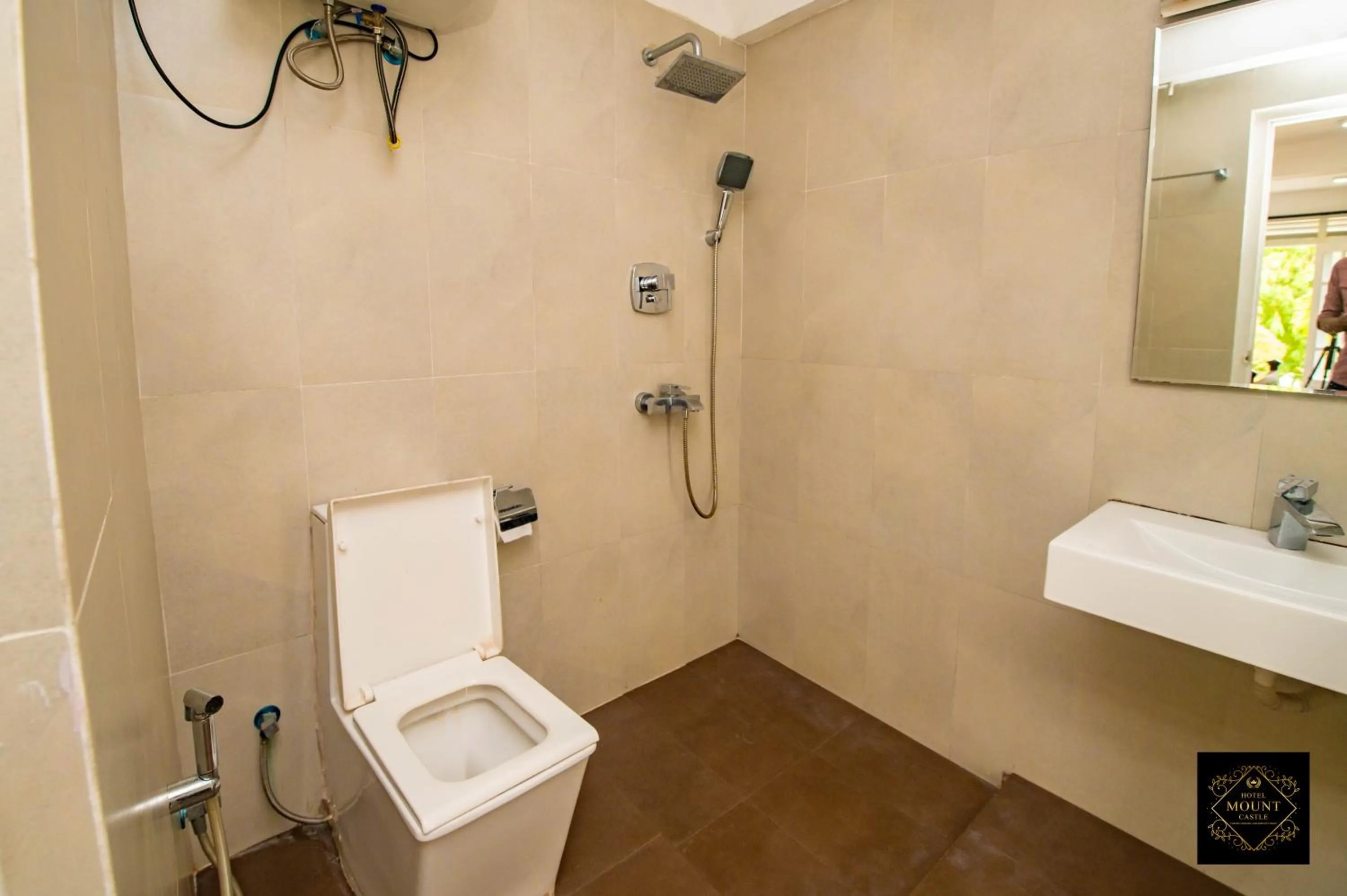 Shower in Hotel Mount Castle