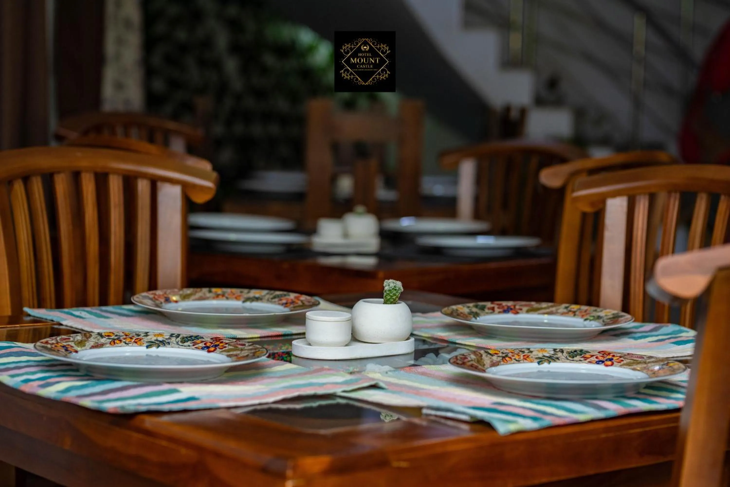 Restaurant/places to eat in Hotel Mount Castle