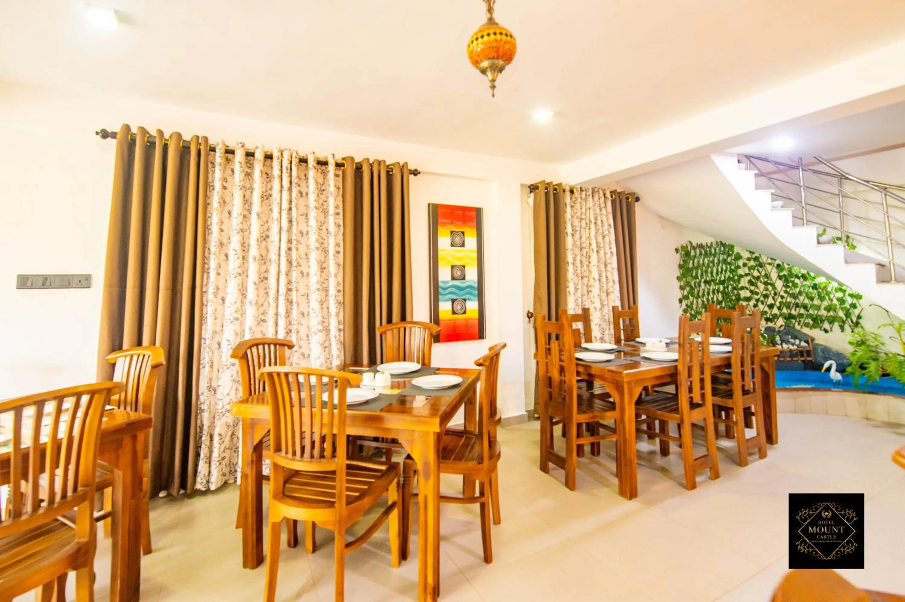 Restaurant/places to eat in Hotel Mount Castle