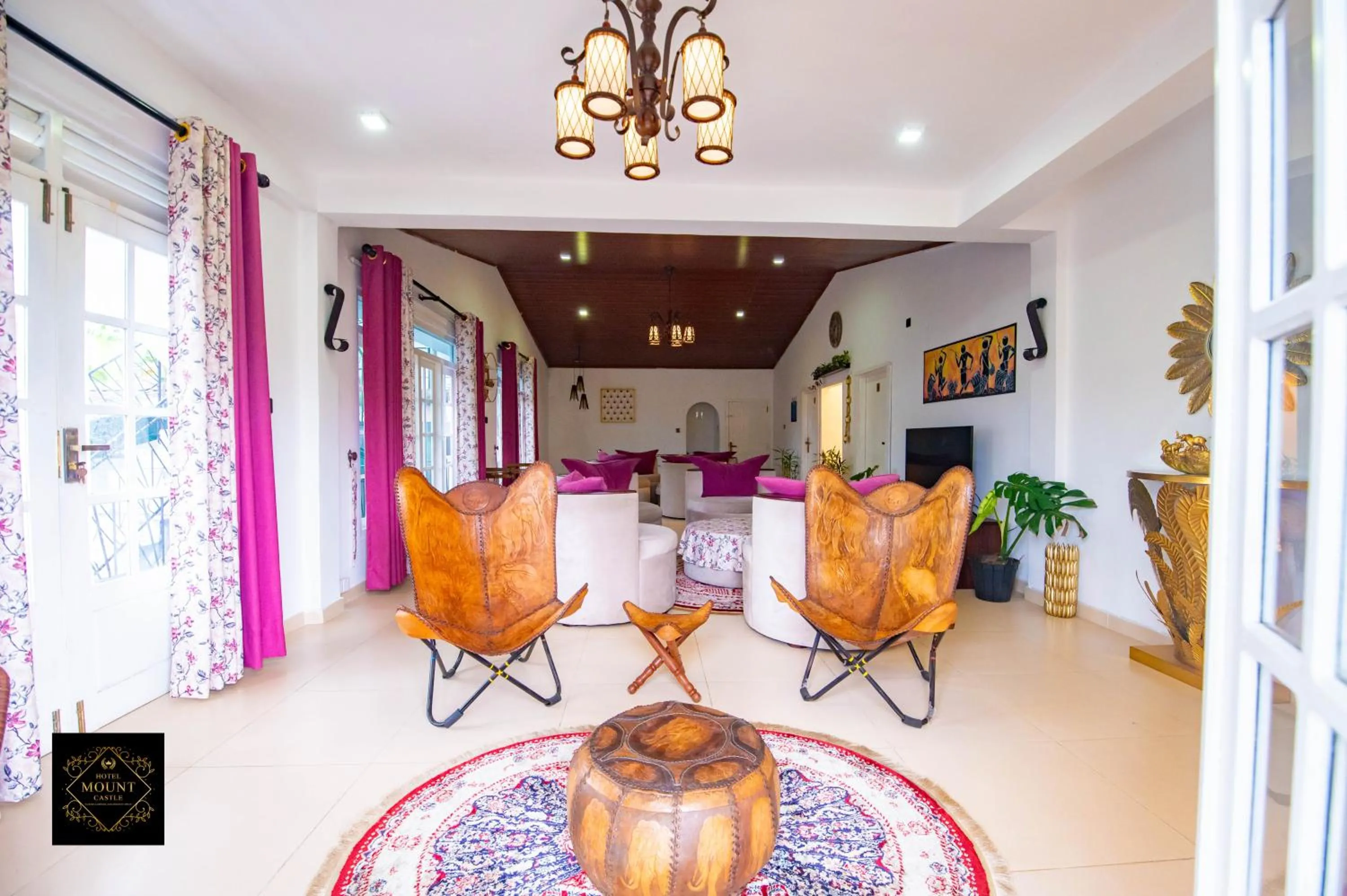 Seating area in Hotel Mount Castle