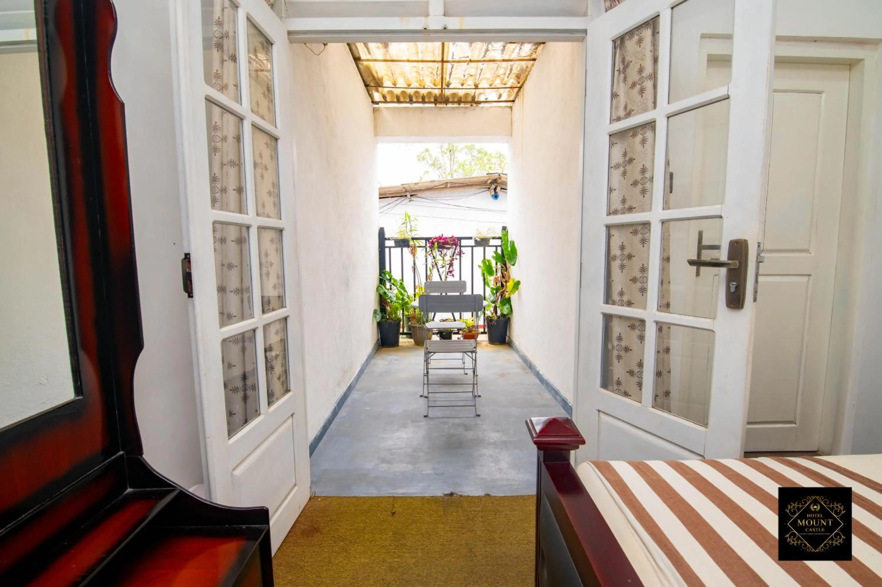 Seating area in Hotel Mount Castle