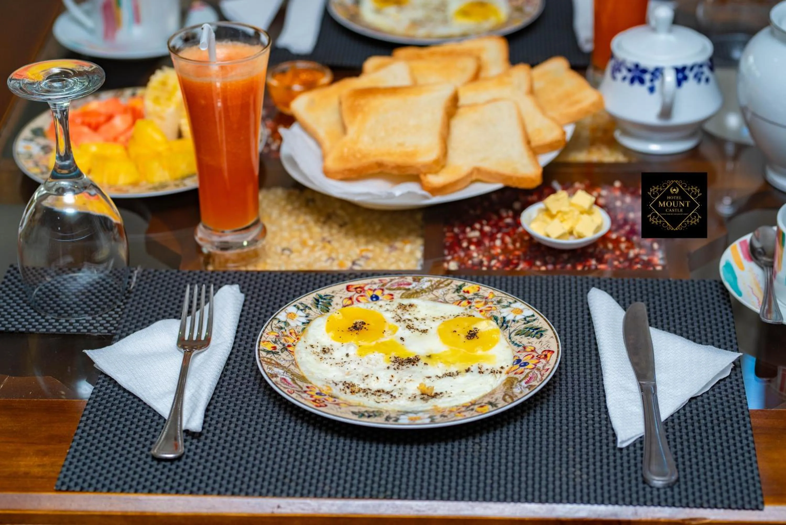 Restaurant/places to eat in Hotel Mount Castle