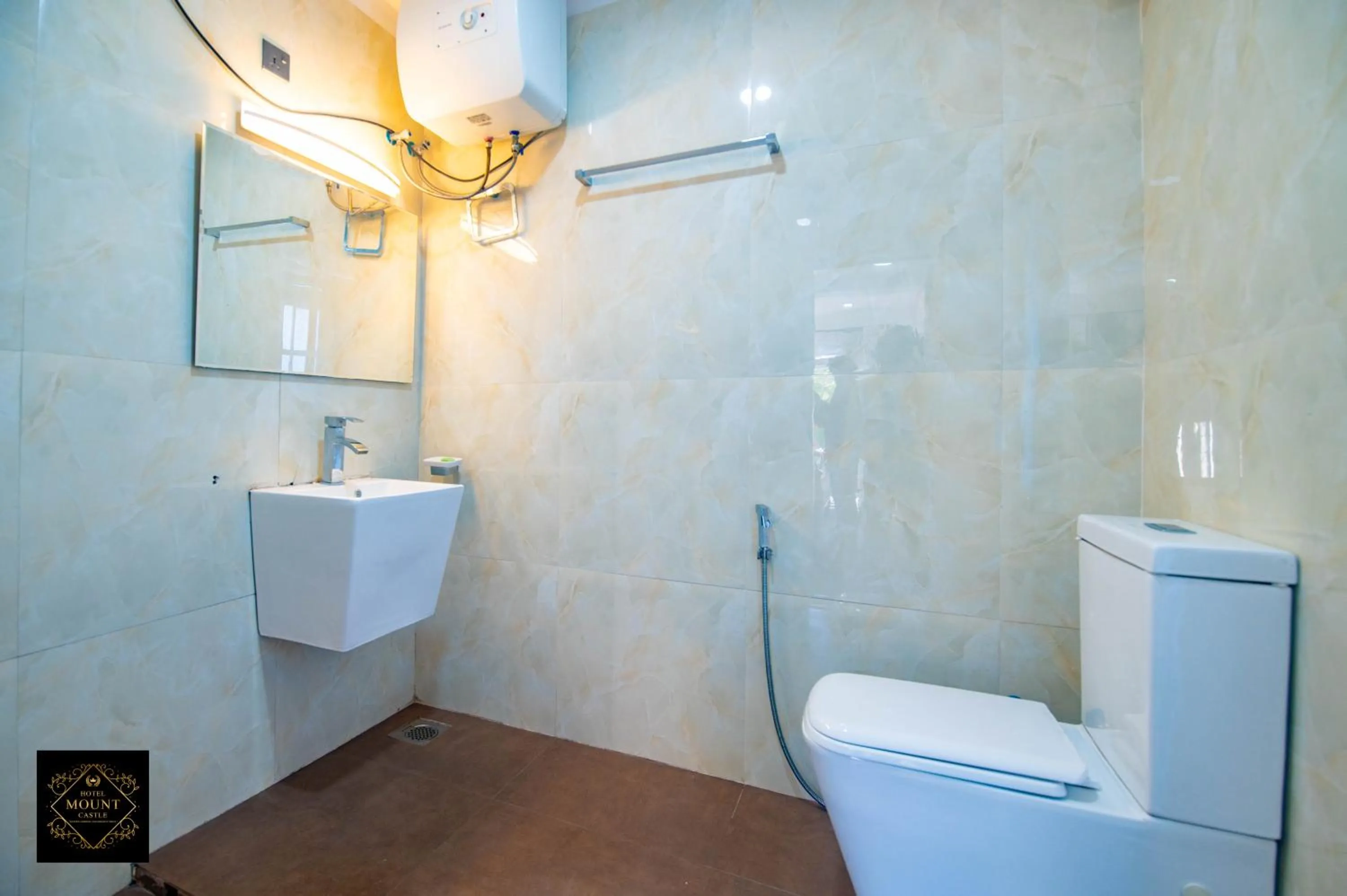 Shower in Hotel Mount Castle