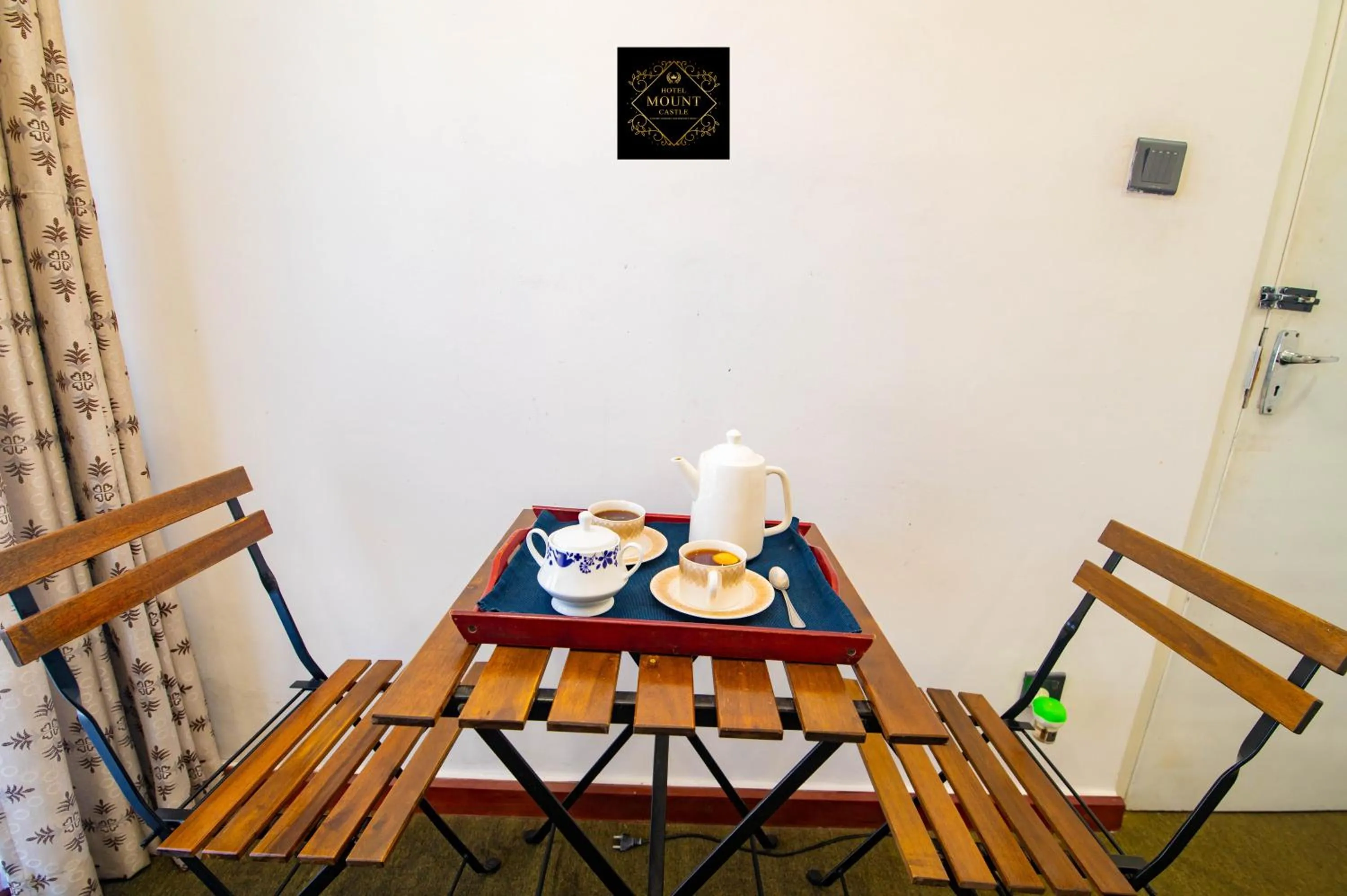 Food and drinks in Hotel Mount Castle