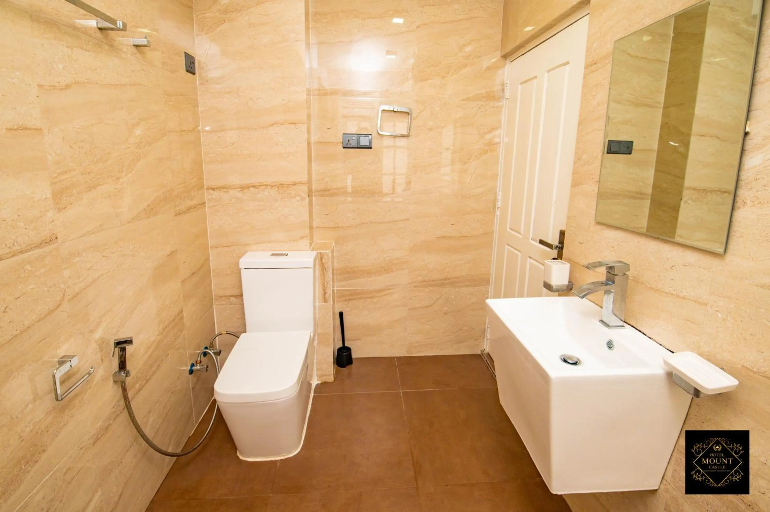 Shower in Hotel Mount Castle