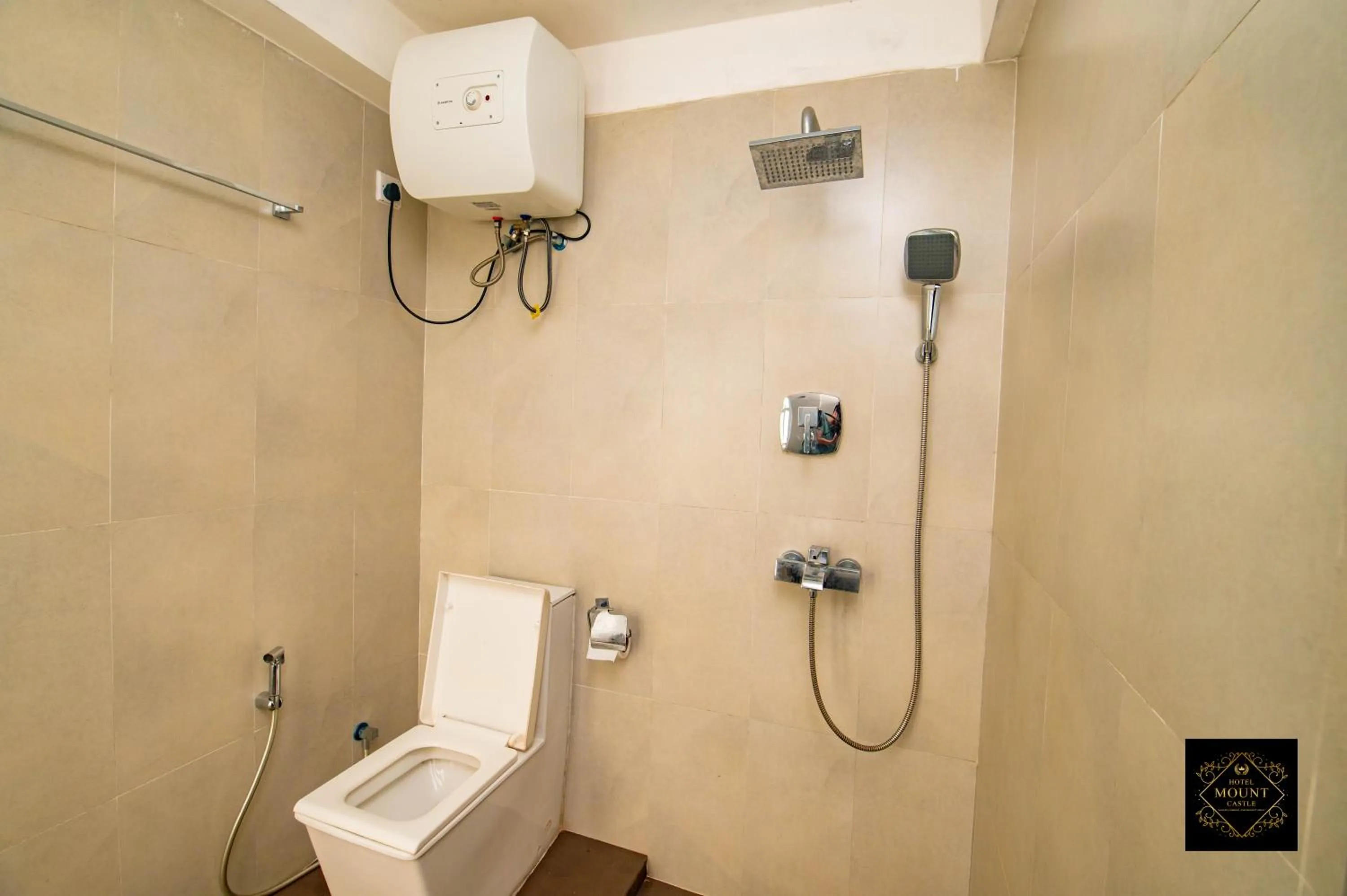 Shower in Hotel Mount Castle