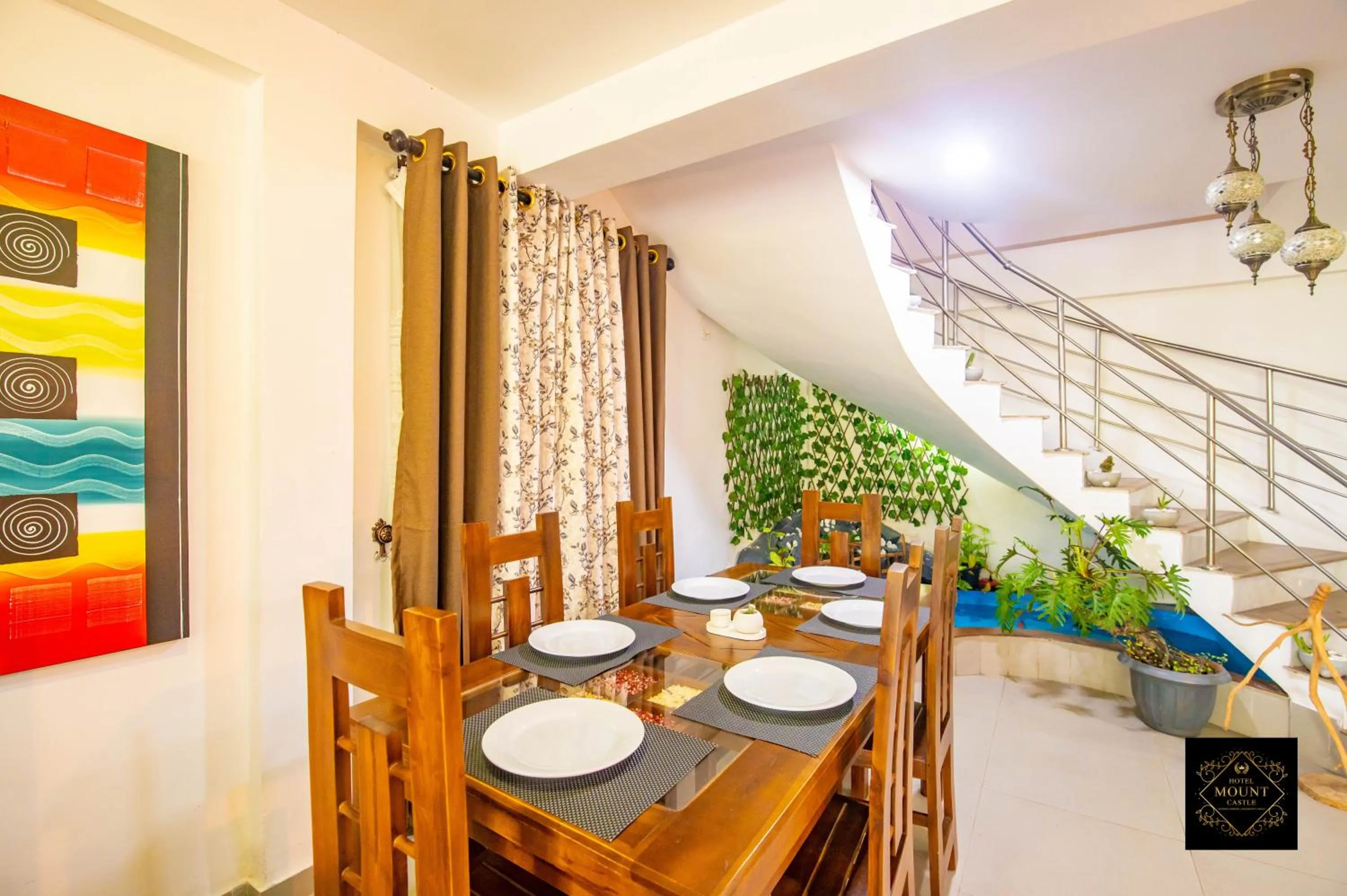 Restaurant/places to eat in Hotel Mount Castle