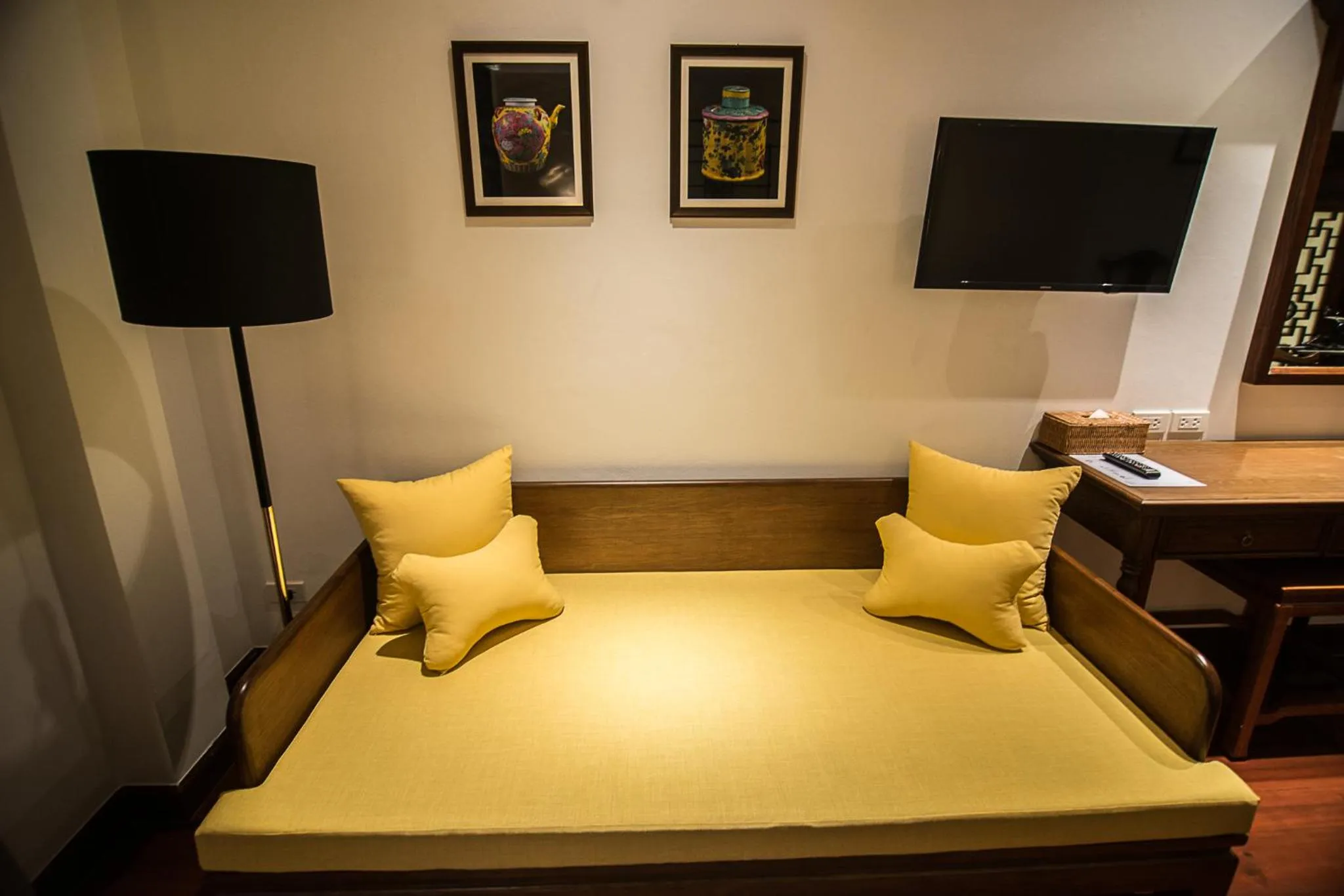 Seating area, Bed in WOO Gallery & Boutique hotel