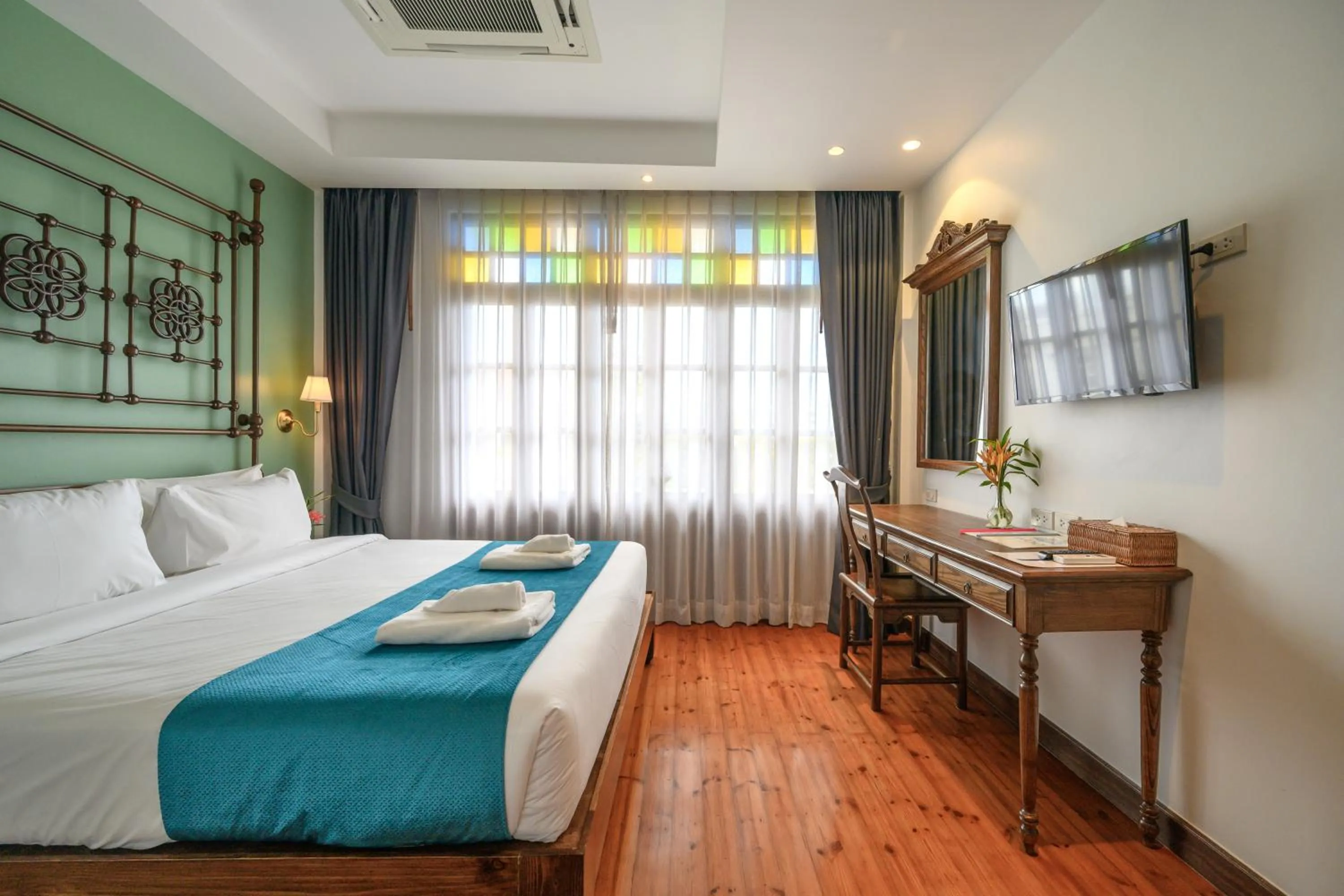 Bed in WOO Gallery & Boutique hotel