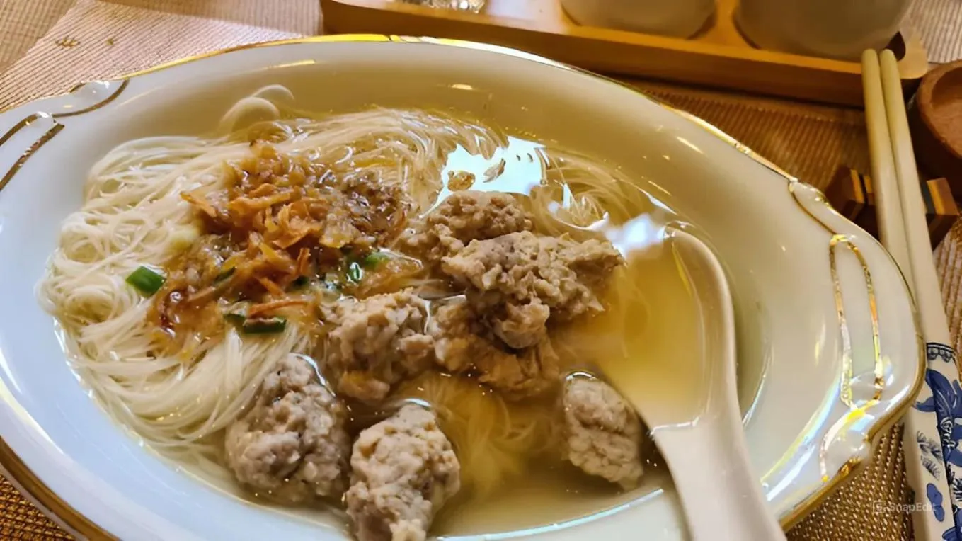 Restaurant/places to eat in WOO Gallery & Boutique hotel