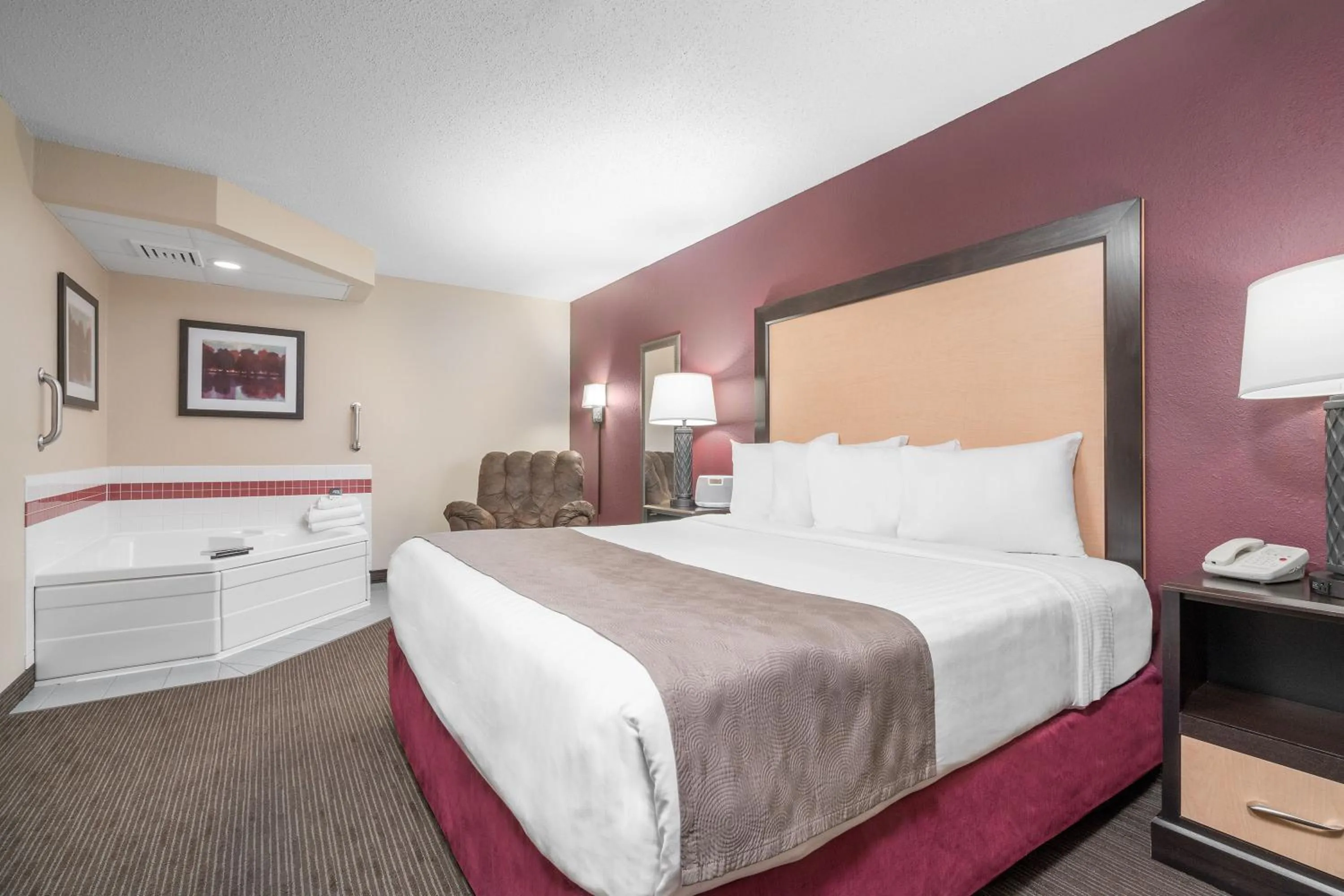 Photo of the whole room, Bed in AmericInn by Wyndham Detroit Lakes