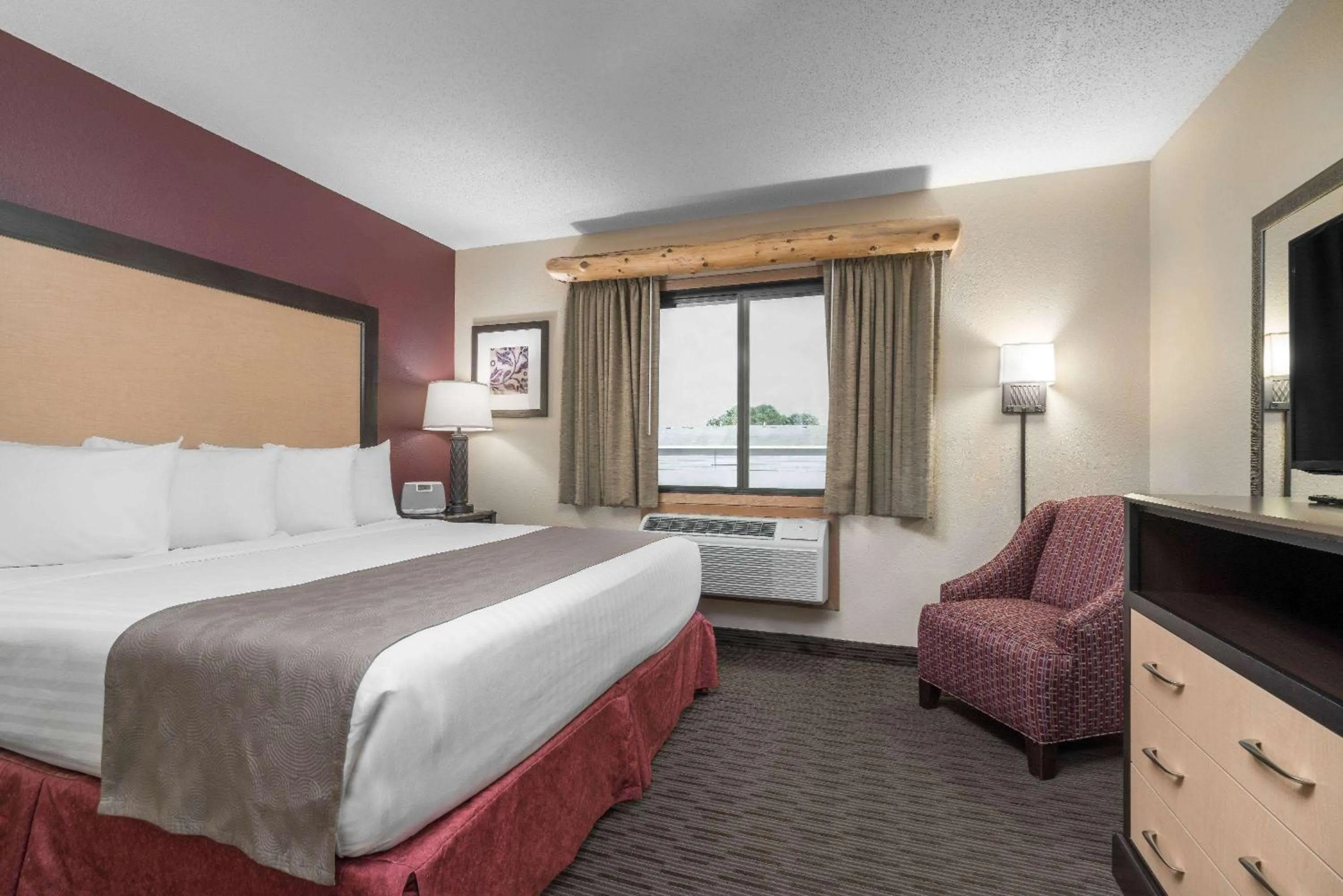 Photo of the whole room, Bed in AmericInn by Wyndham Detroit Lakes