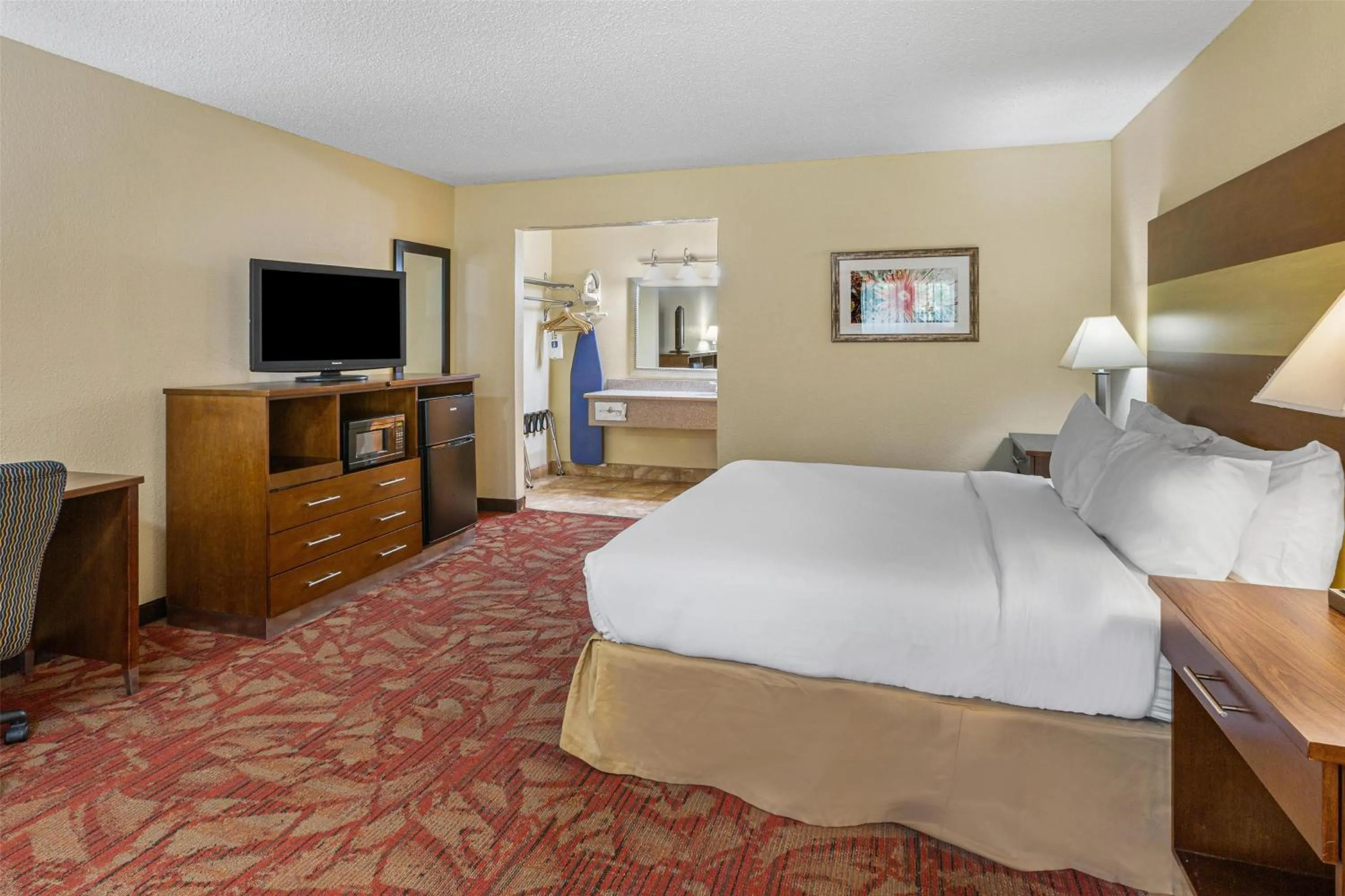 Bedroom, Bed in Best Western Pine Springs Inn