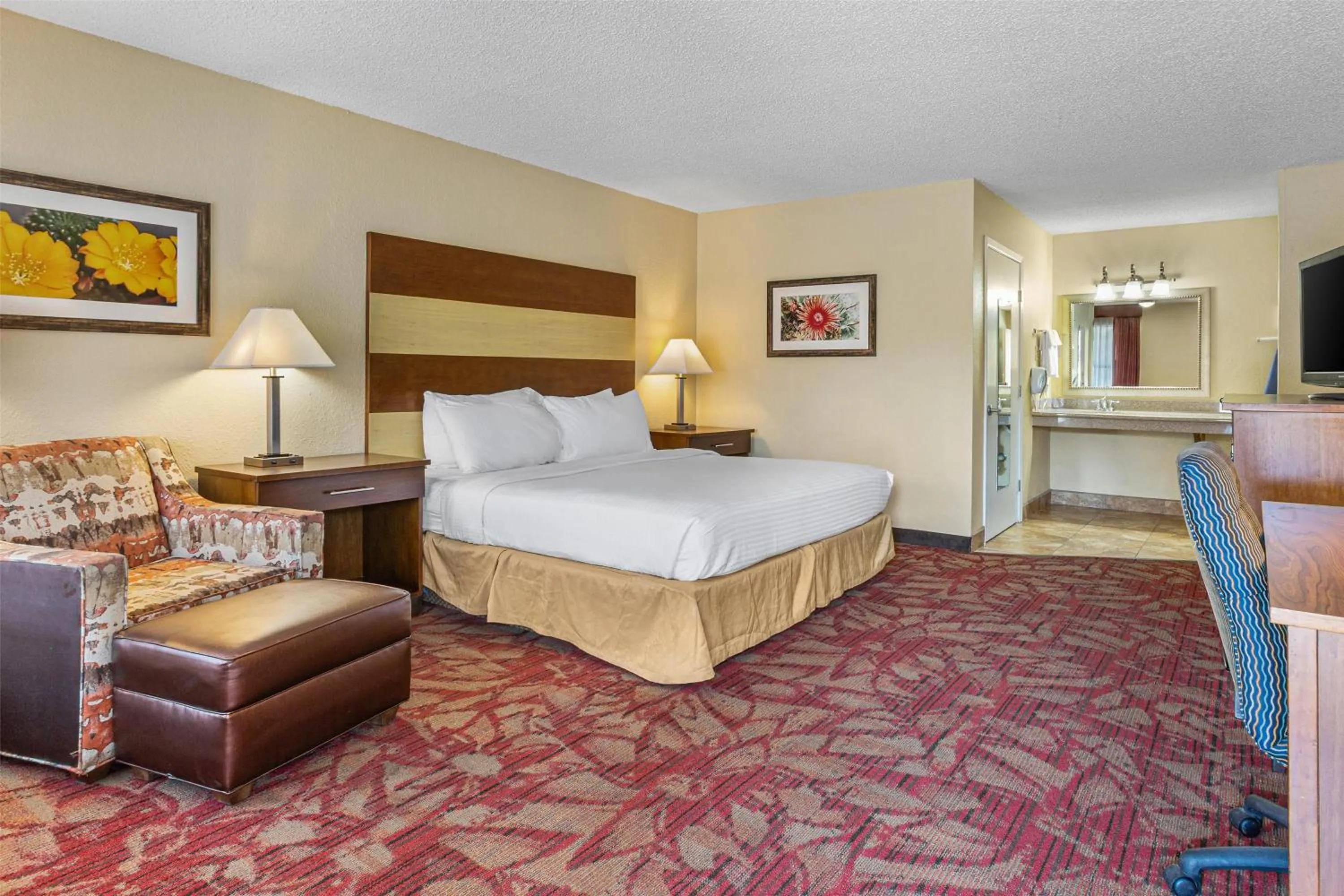 Bedroom, Bed in Best Western Pine Springs Inn