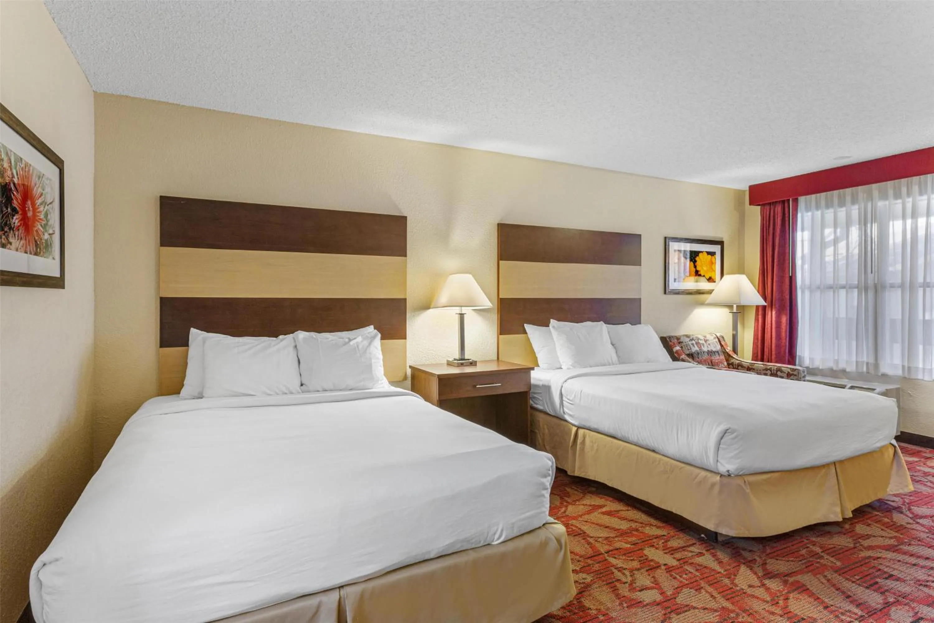 Bedroom, Bed in Best Western Pine Springs Inn