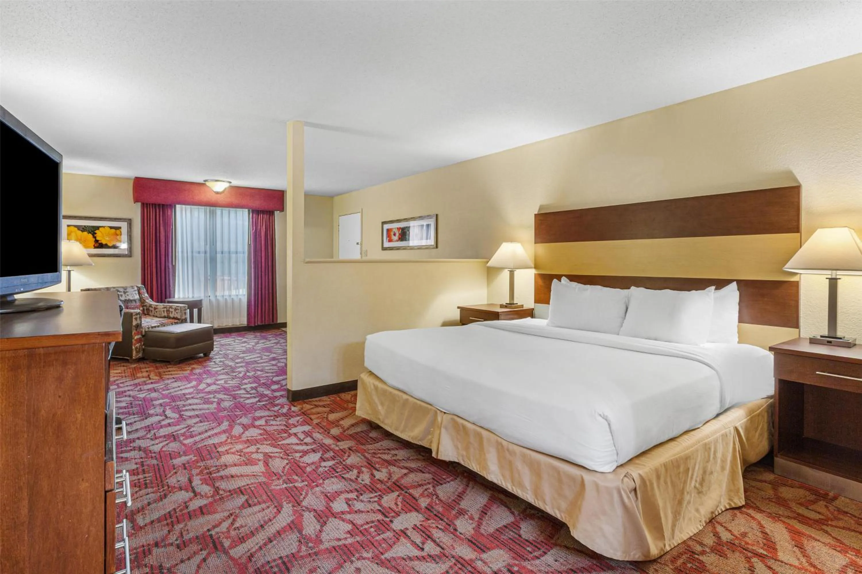 Photo of the whole room, Bed in Best Western Pine Springs Inn