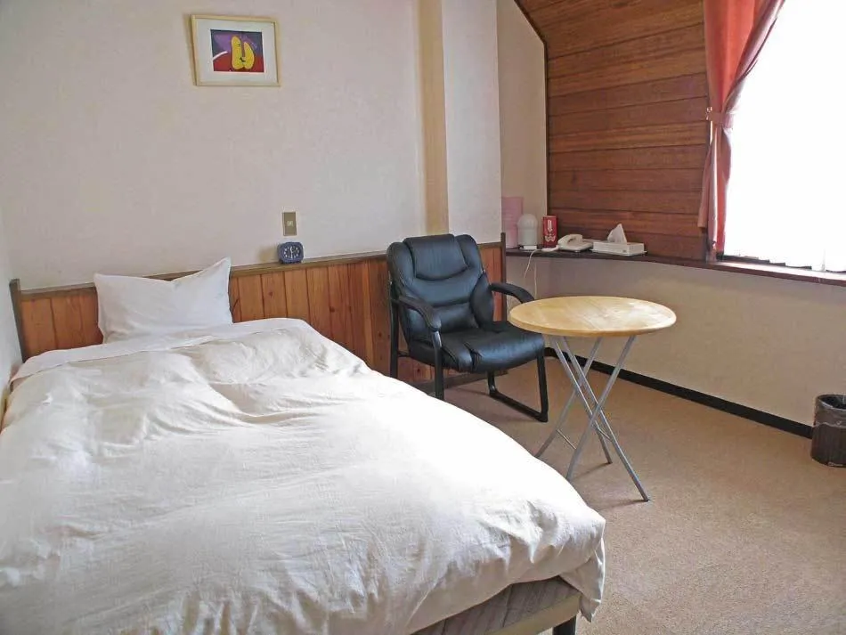 Day, Bed in Pension Ohno