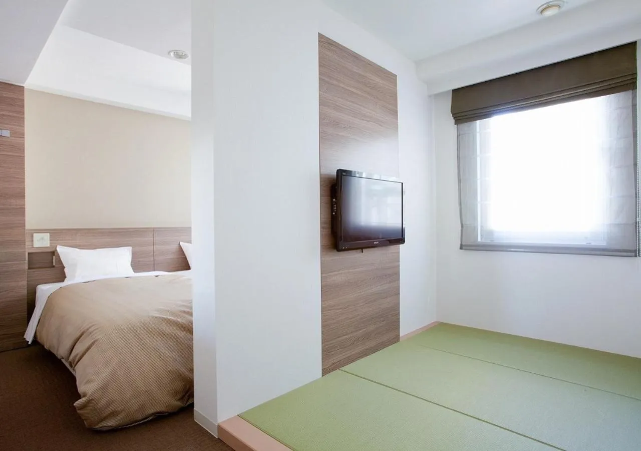Photo of the whole room, Bed in Hotel Sorriso Hamamatsu