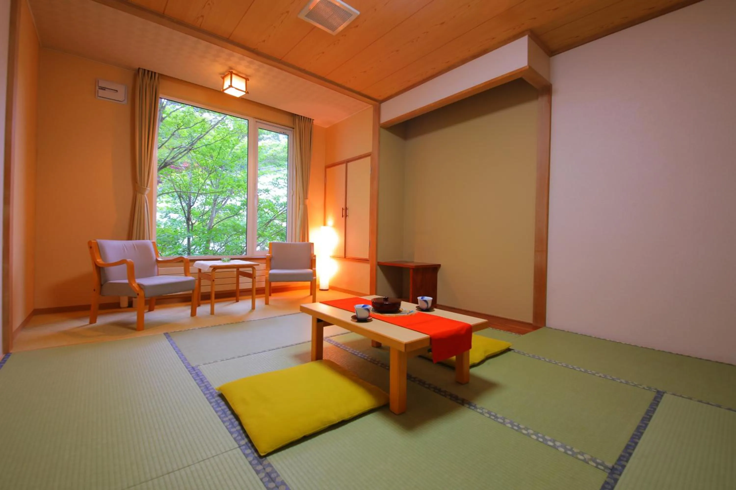 Photo of the whole room in Sanseikan