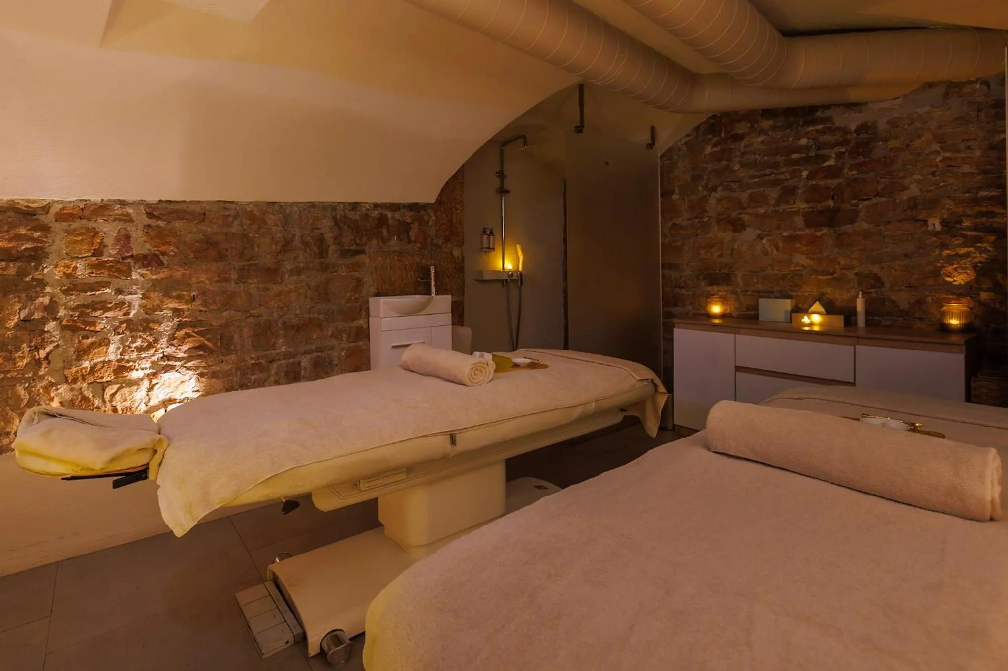 Massage, Bed in Boscolo Lyon Hotel & Spa