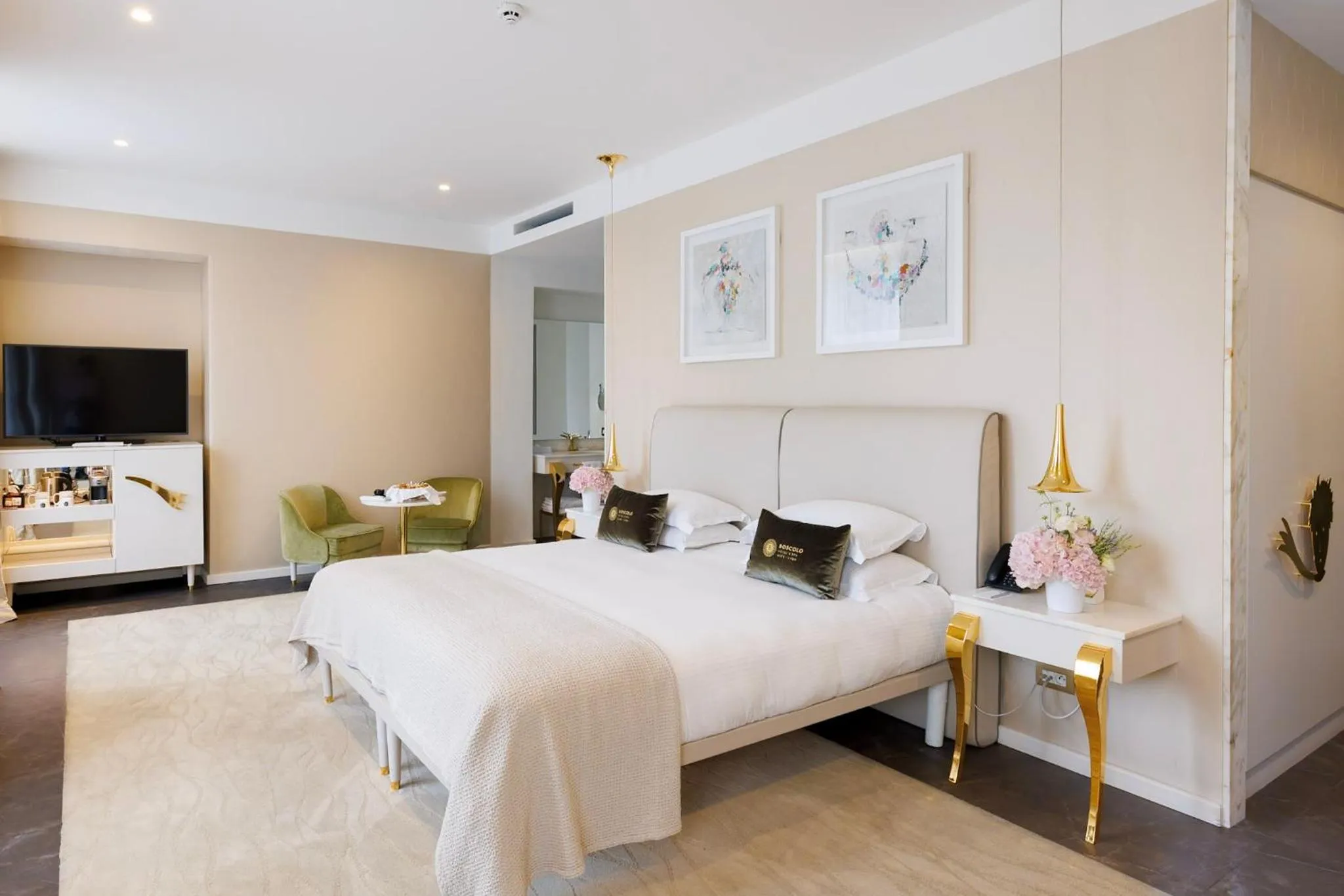 Photo of the whole room, Bed in Boscolo Lyon Hotel & Spa