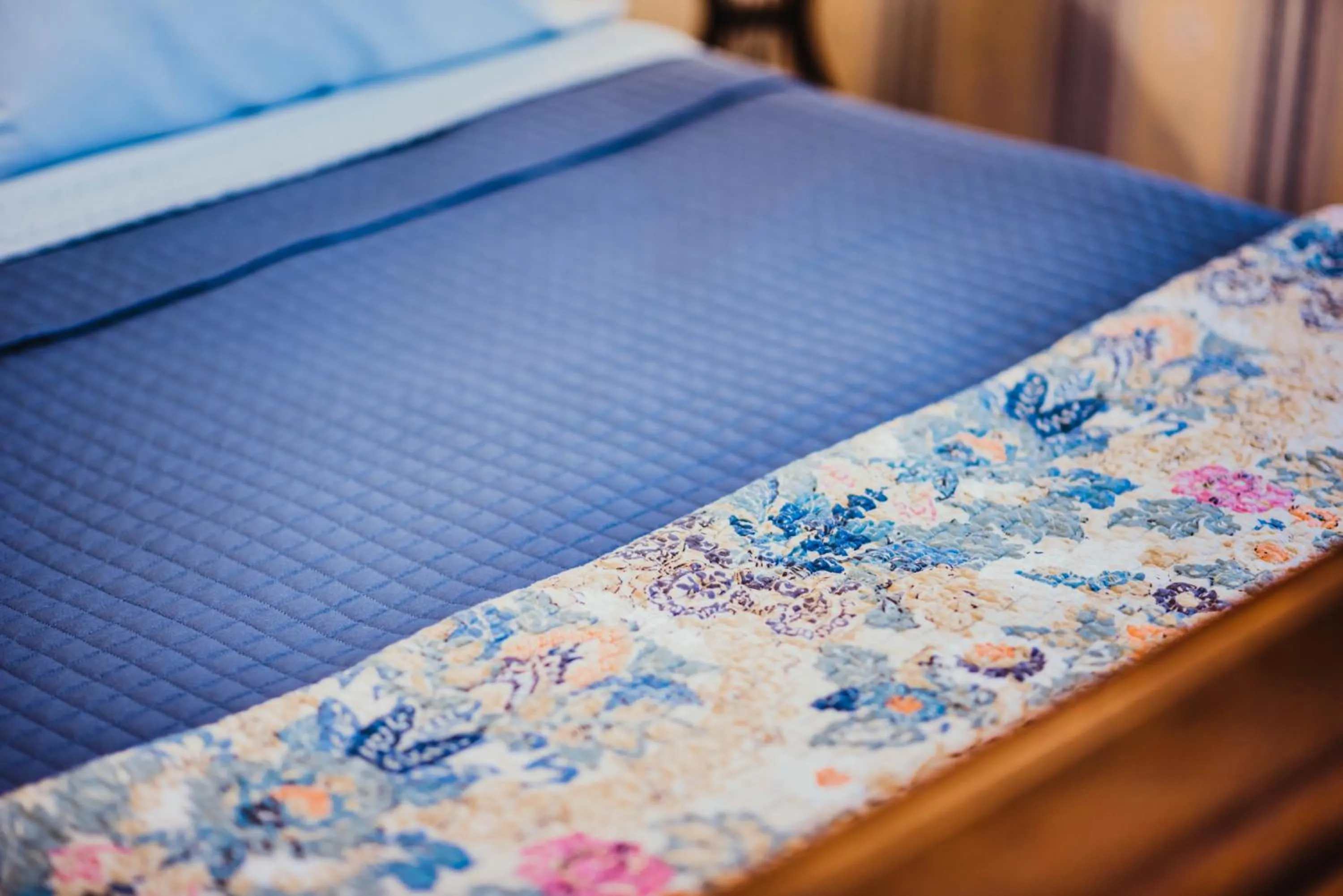 Bed in The Claiborne Bed and Breakfast