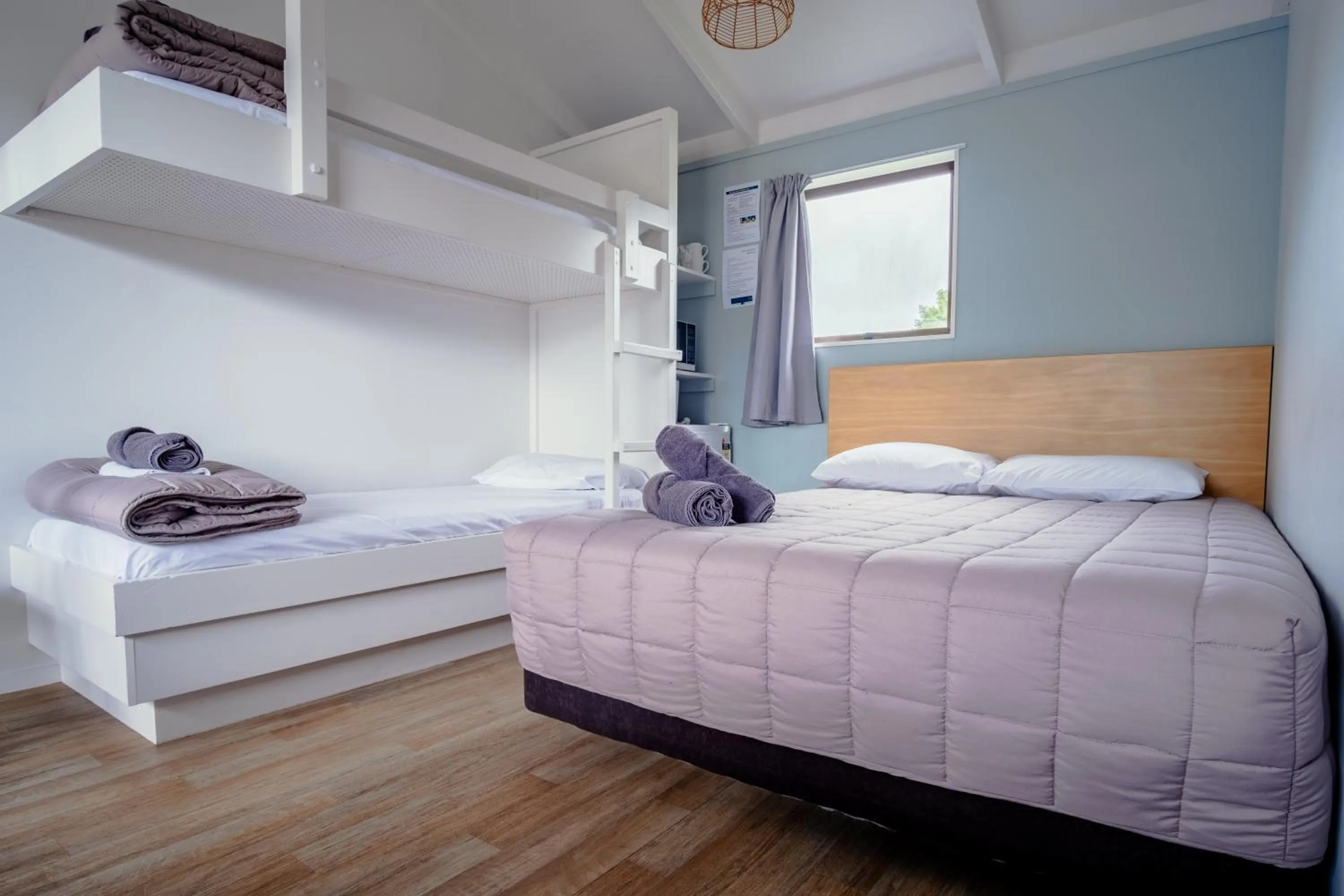 Photo of the whole room, Bed in Hastings TOP 10 Holiday Park