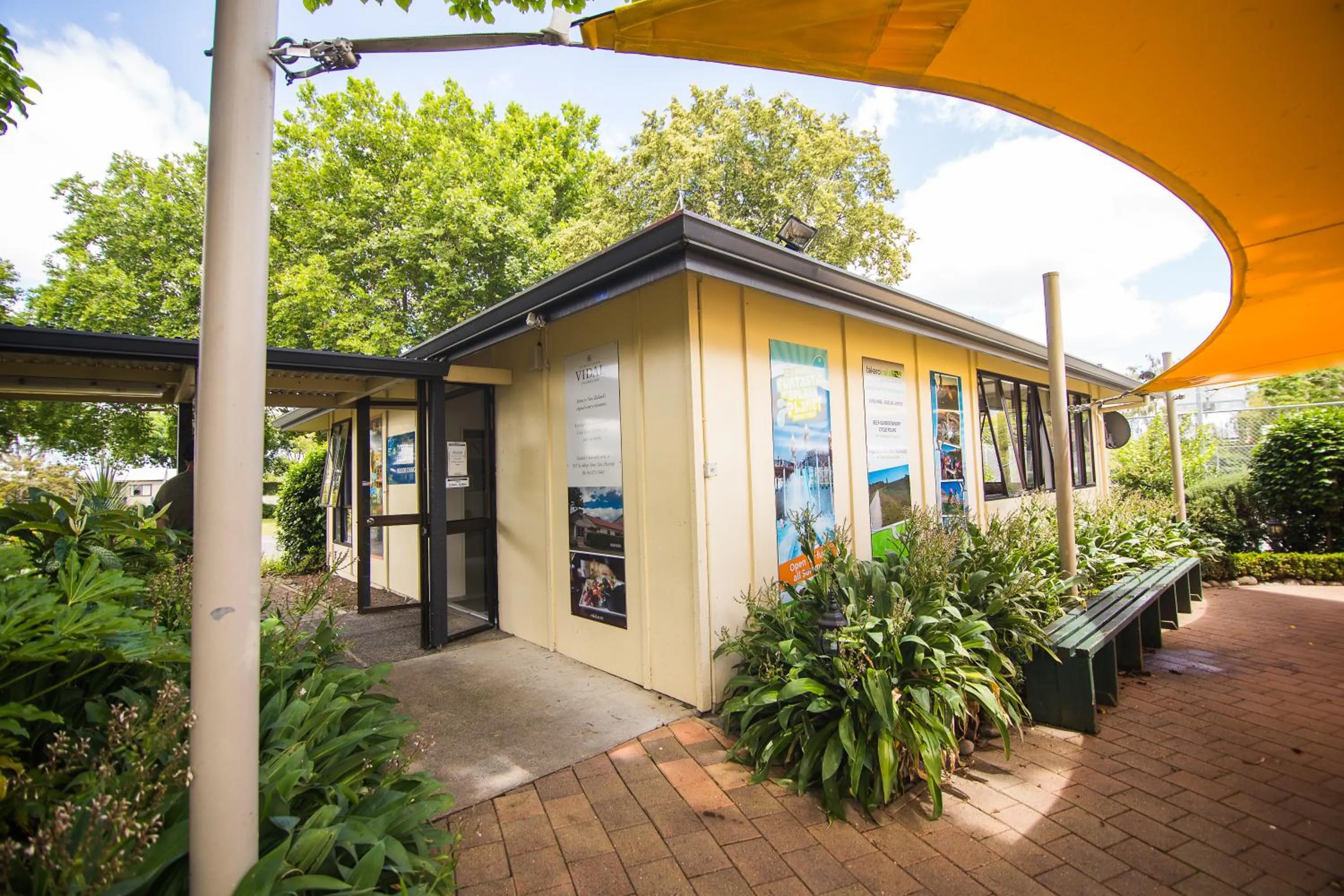 Communal lounge/ TV room in Hastings TOP 10 Holiday Park