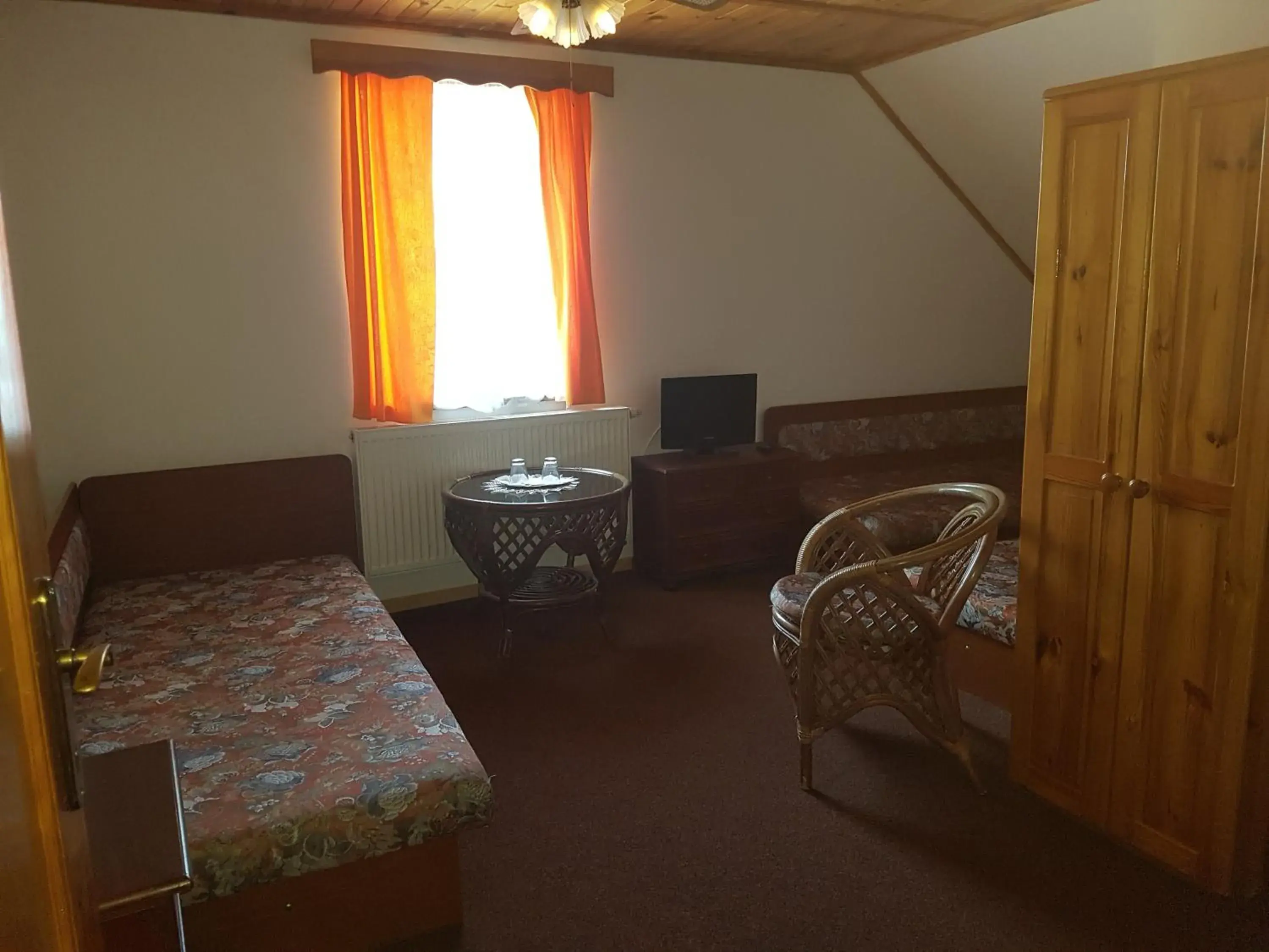 Triple Room with Private Bathroom - single occupancy in Hostinec Selský dvůr Triple Room with Private Bathroom - single occupancy in Hostinec Selský dvůr