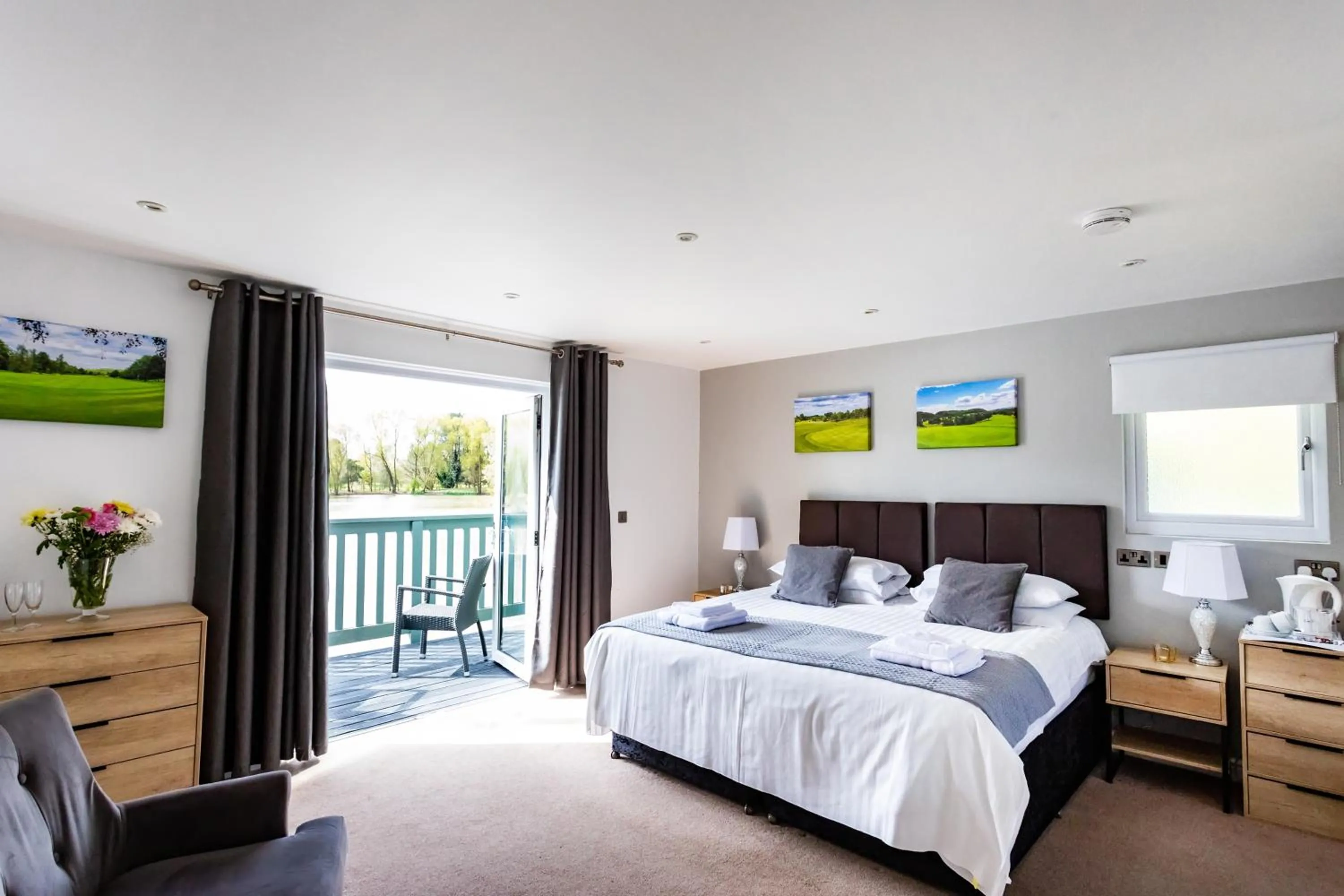 Photo of the whole room, Bed in The Vale Golf & Country Club