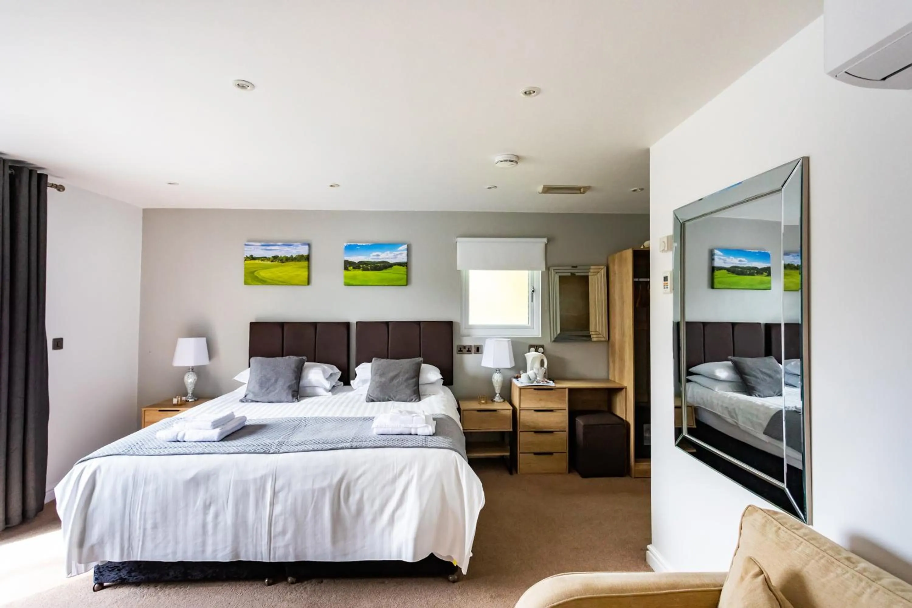 Photo of the whole room, Bed in The Vale Golf & Country Club