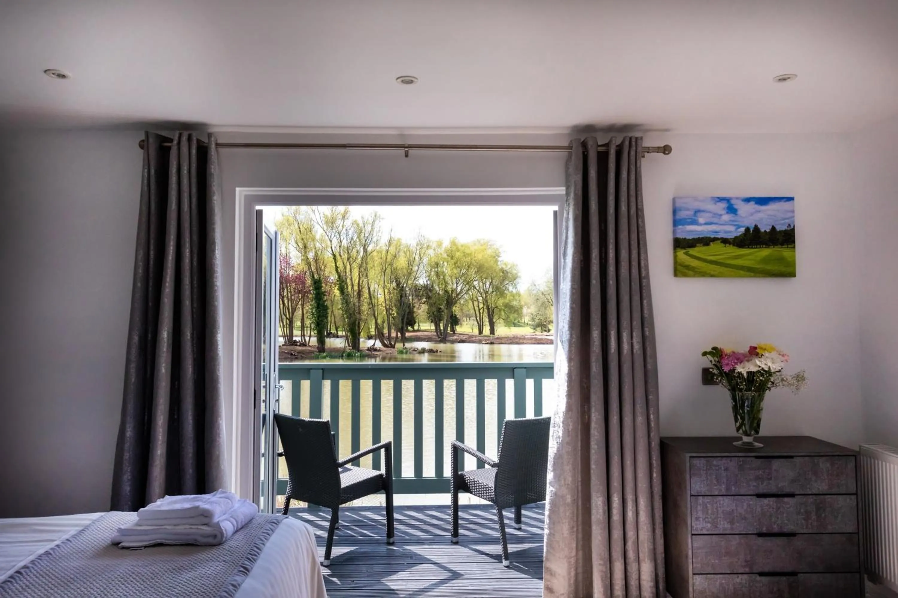 Balcony/Terrace, Bed in The Vale Golf & Country Club