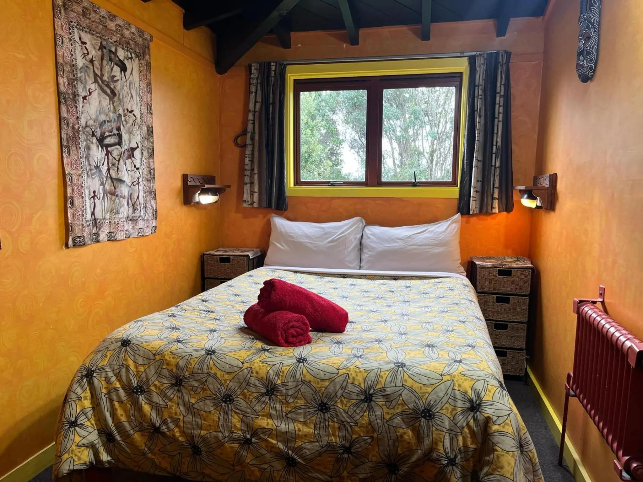 Bedroom, Bed in Global Village Travellers Lodge