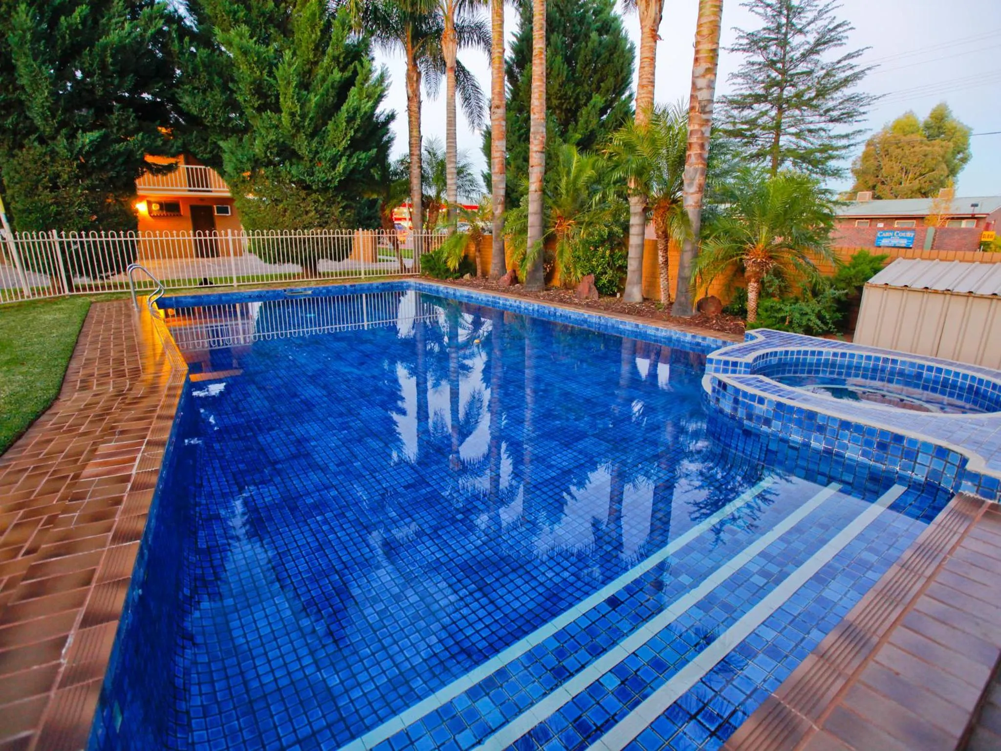 Swimming pool in Mildura River City Motel
