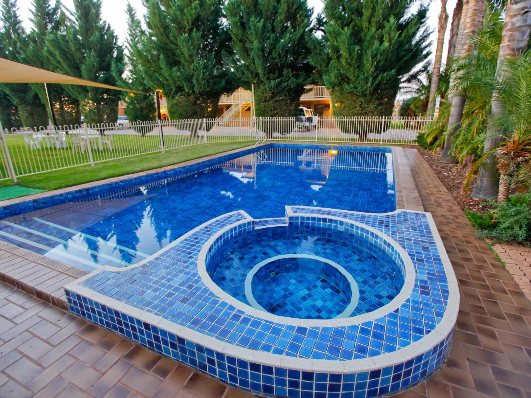 Swimming pool in Mildura River City Motel