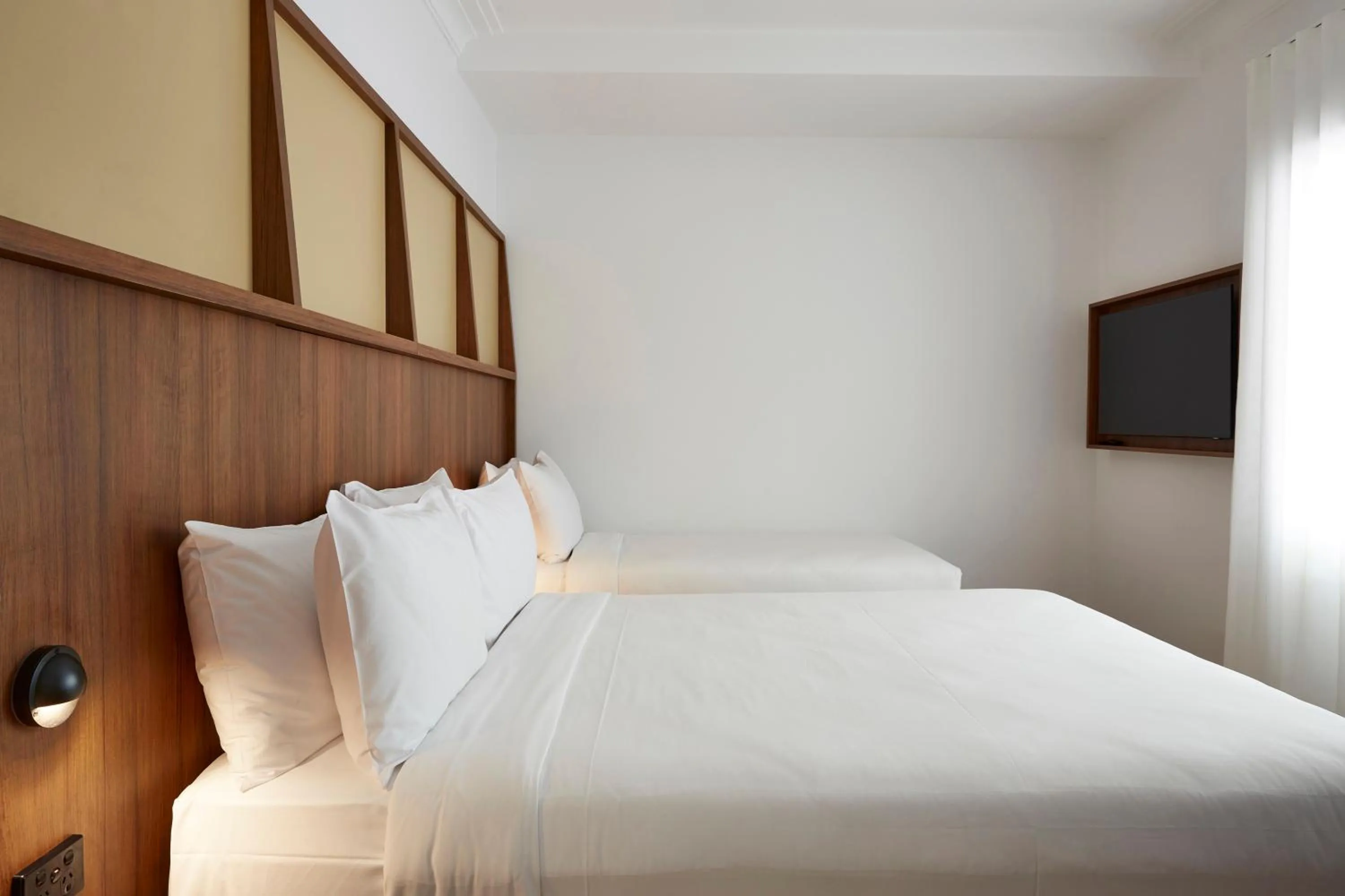 Bedroom, Bed in The Sails Motel Brunswick Heads