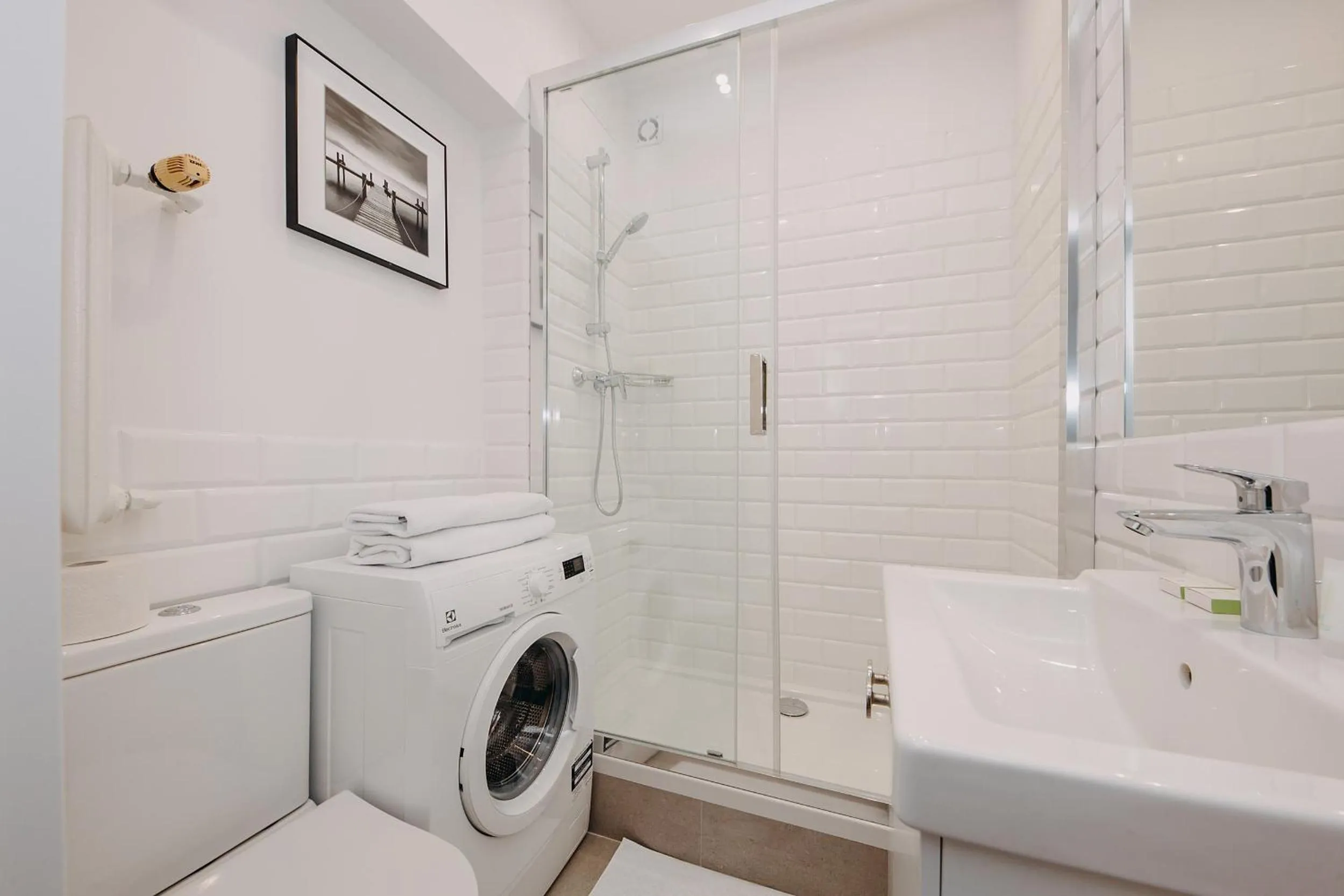 Shower in ShortStayPoland Aleje Jerozolimskie (B67)