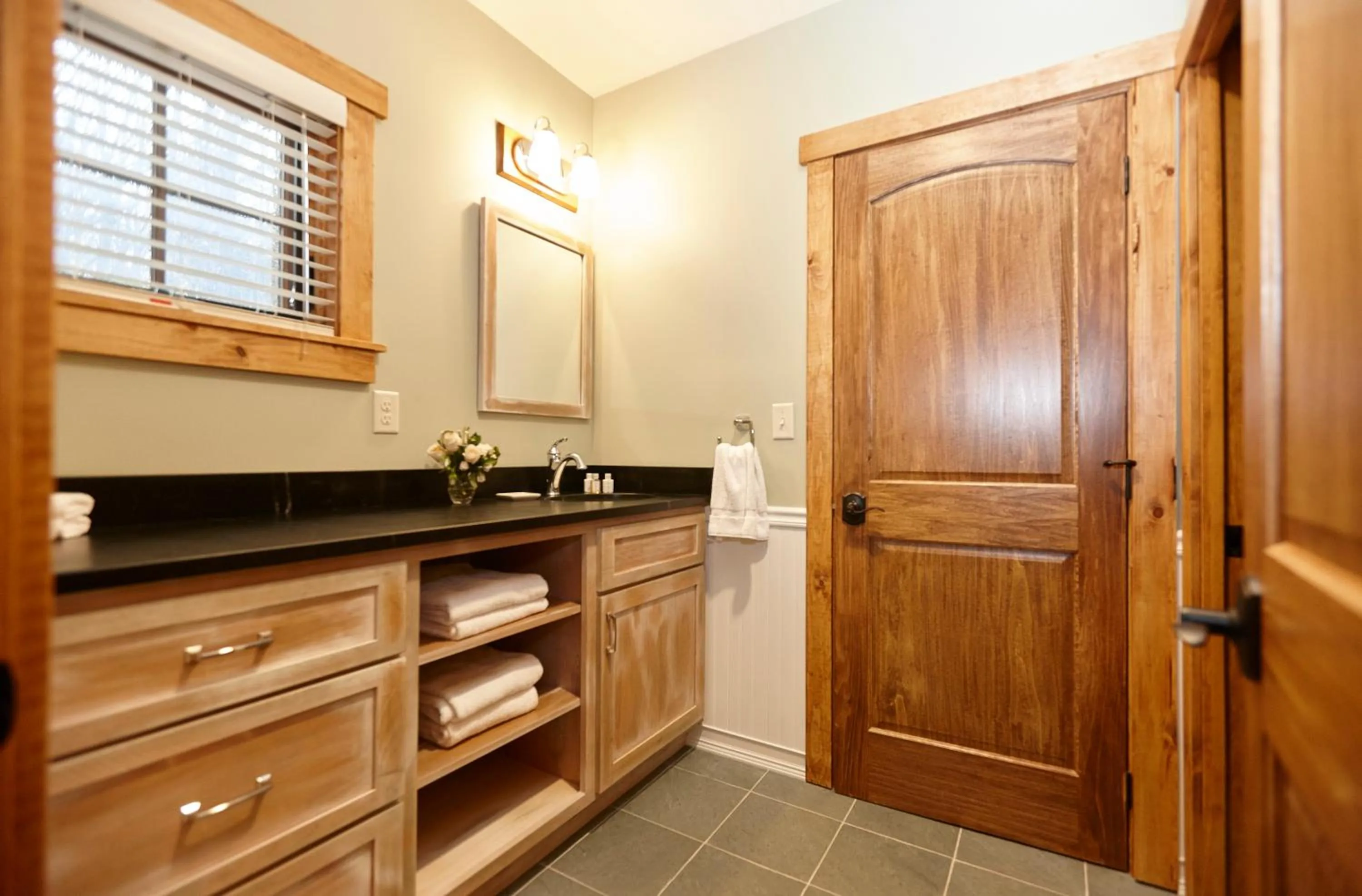 Bathroom in Seesaw's Lodge