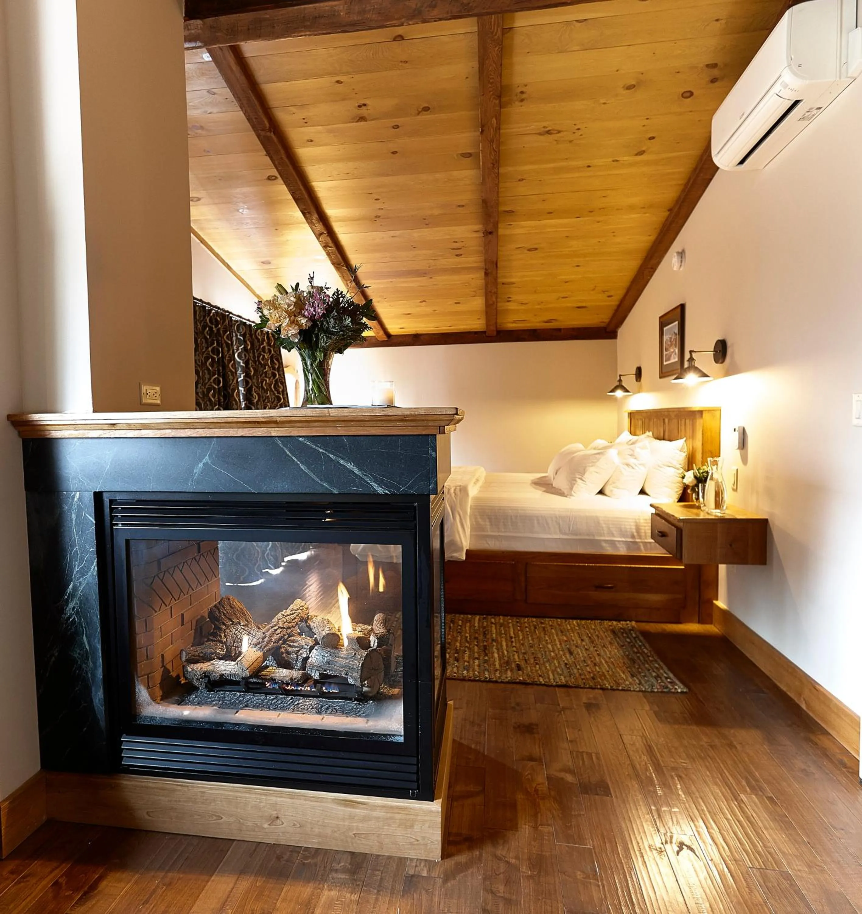 Bed in Seesaw's Lodge